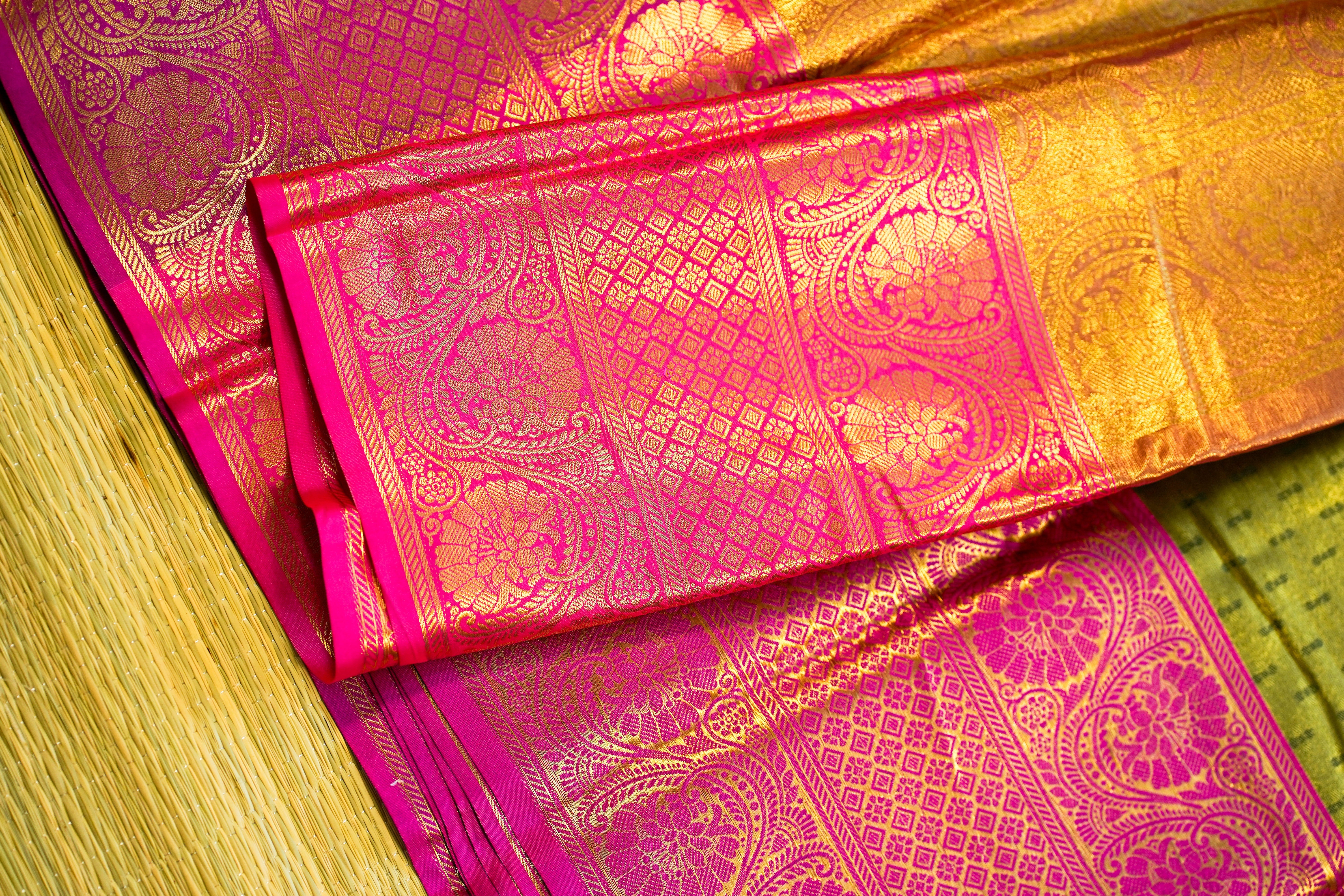 Mallika Dharmavaram pattu saree laaki