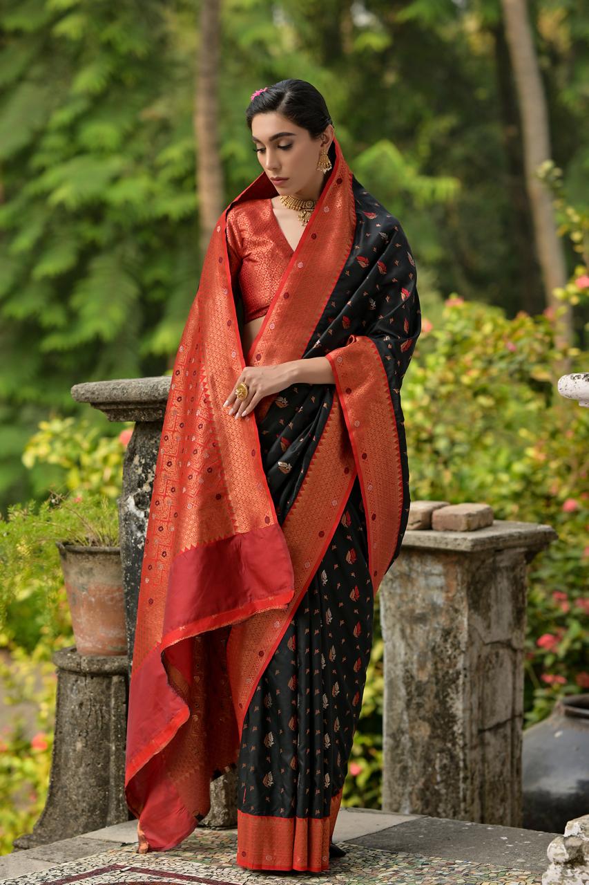 Gayatri banarasi silk laaki