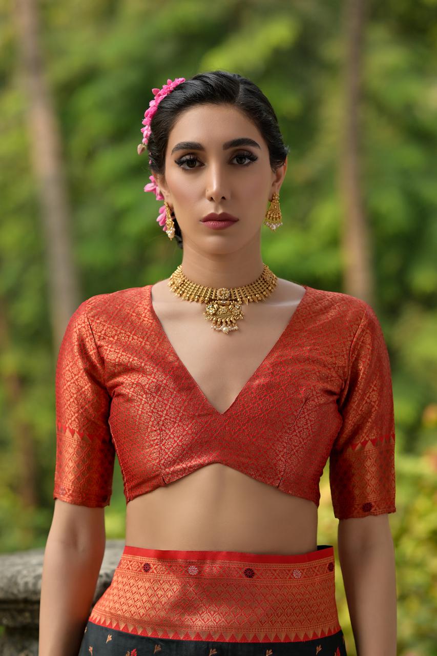 Gayatri banarasi silk laaki