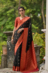 Gayatri banarasi silk laaki