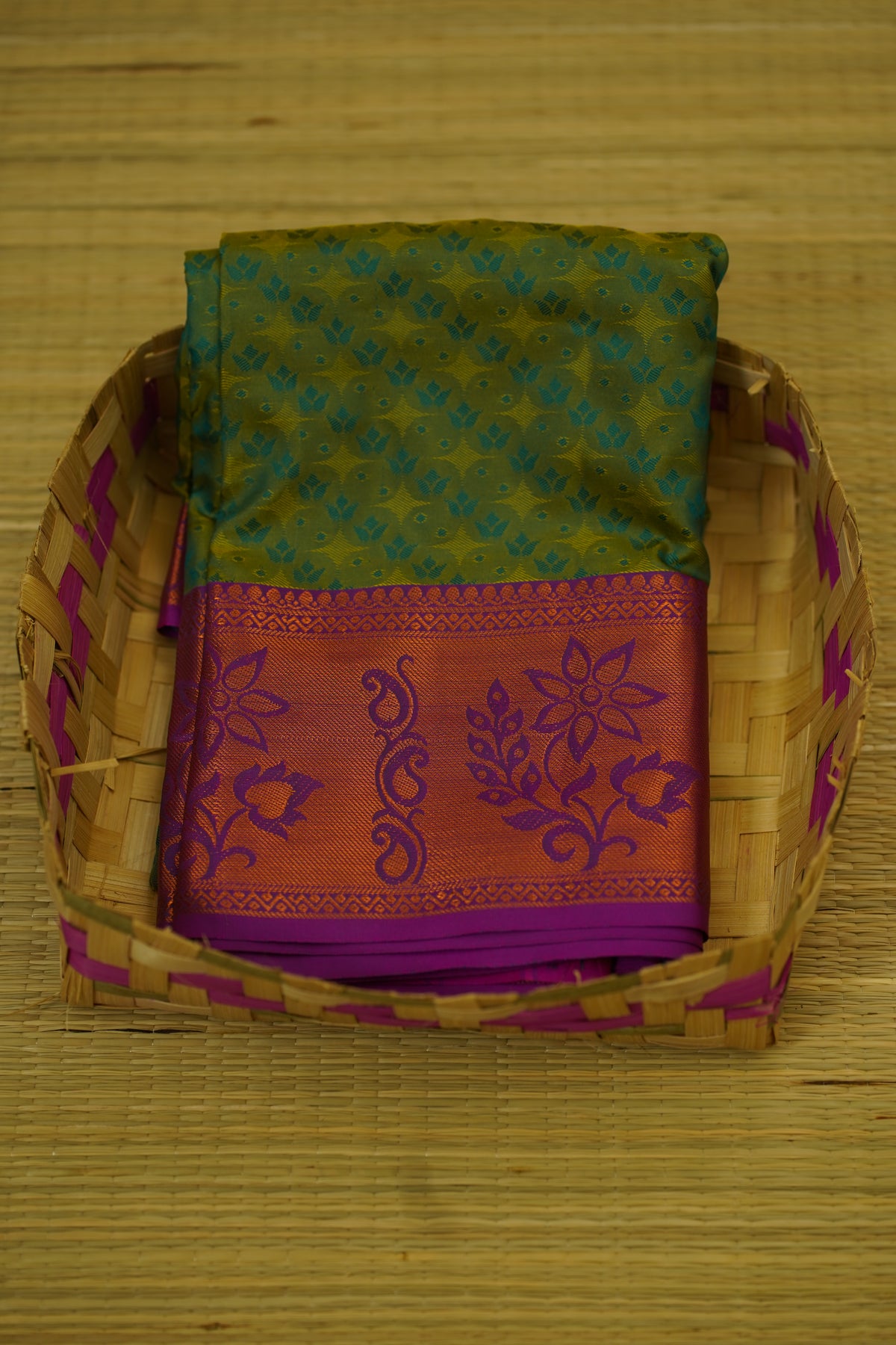 Saranya Soft Silk Saree laaki