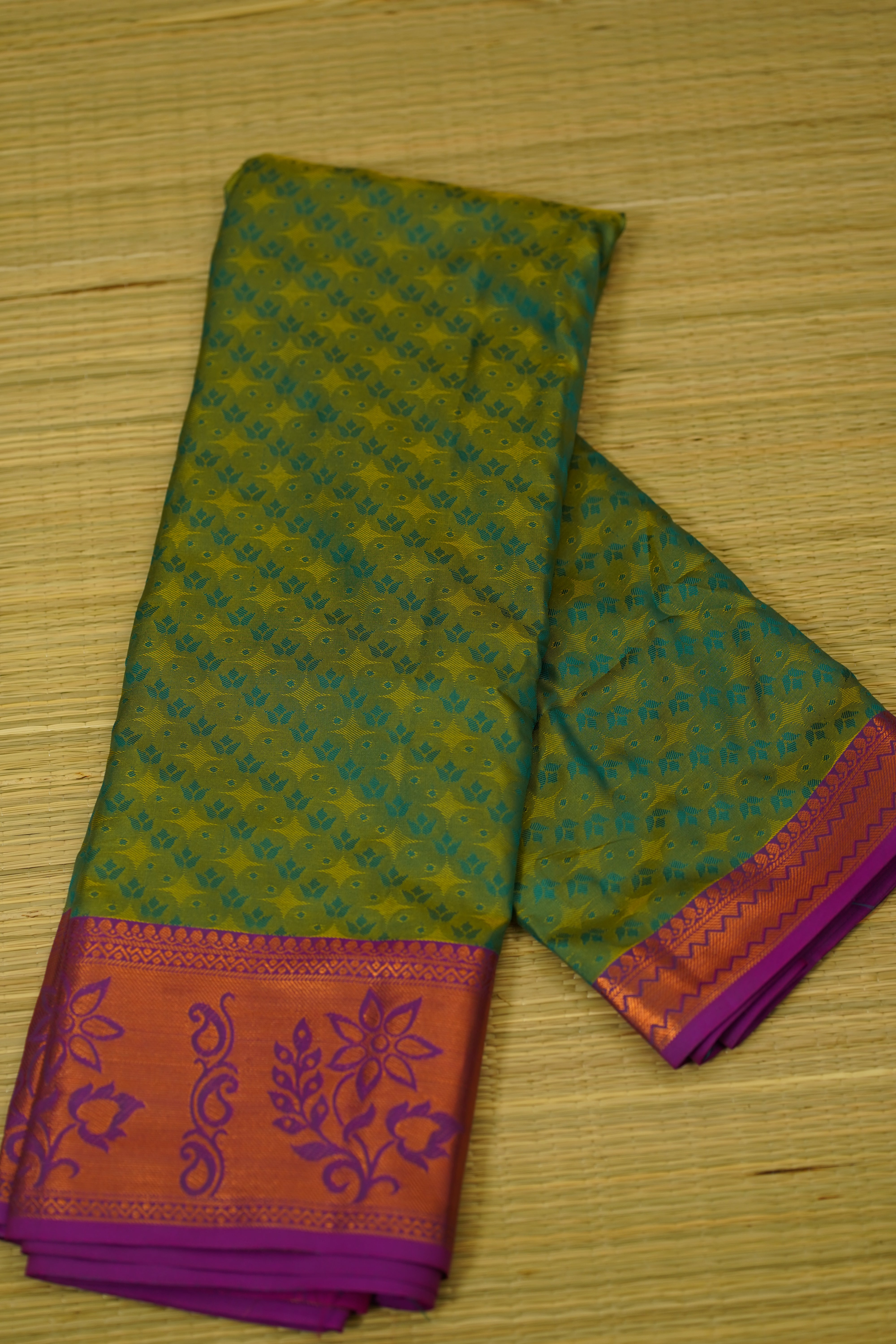 Saranya Soft Silk Saree laaki