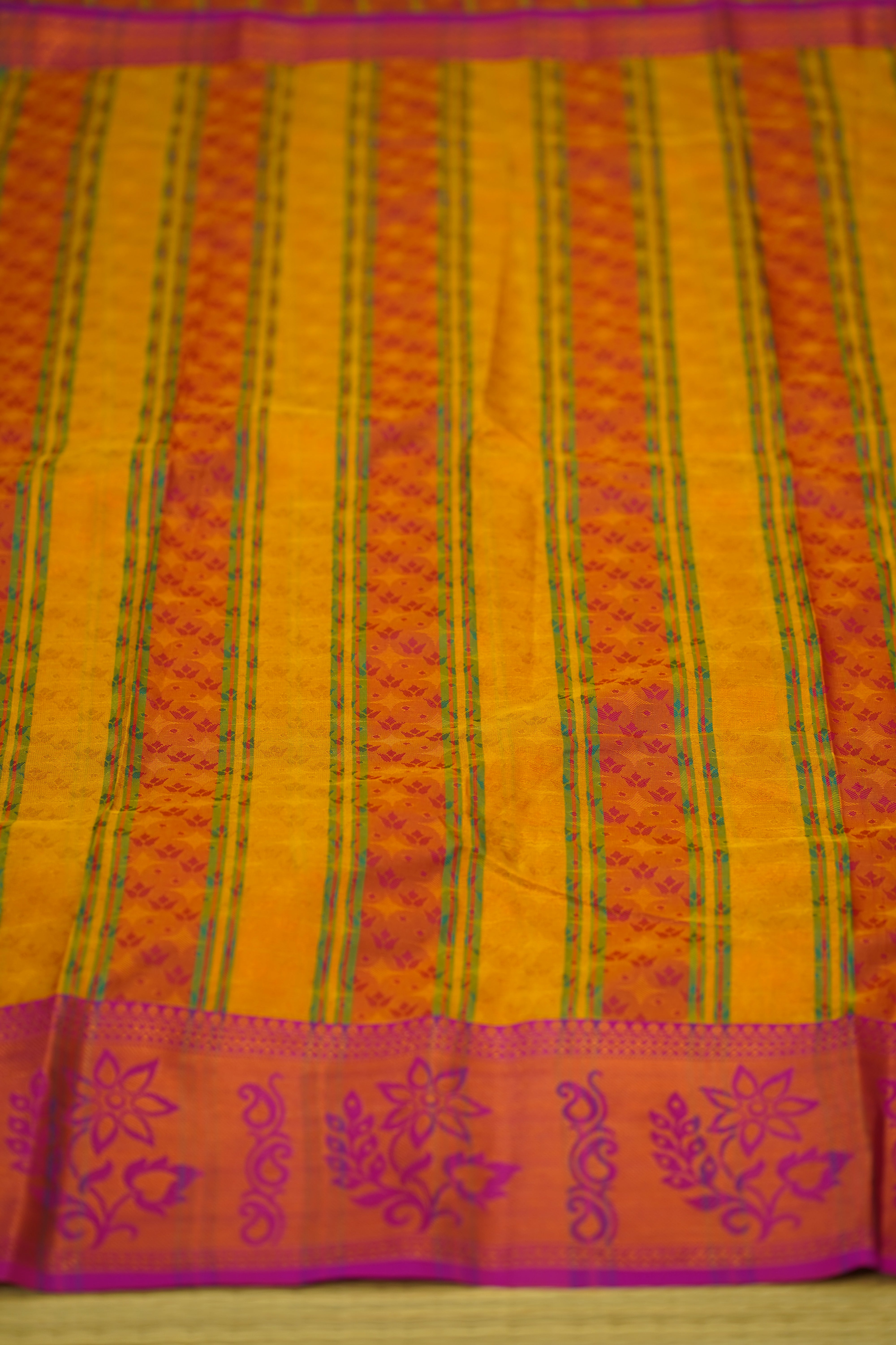 Saranya Soft Silk Saree laaki