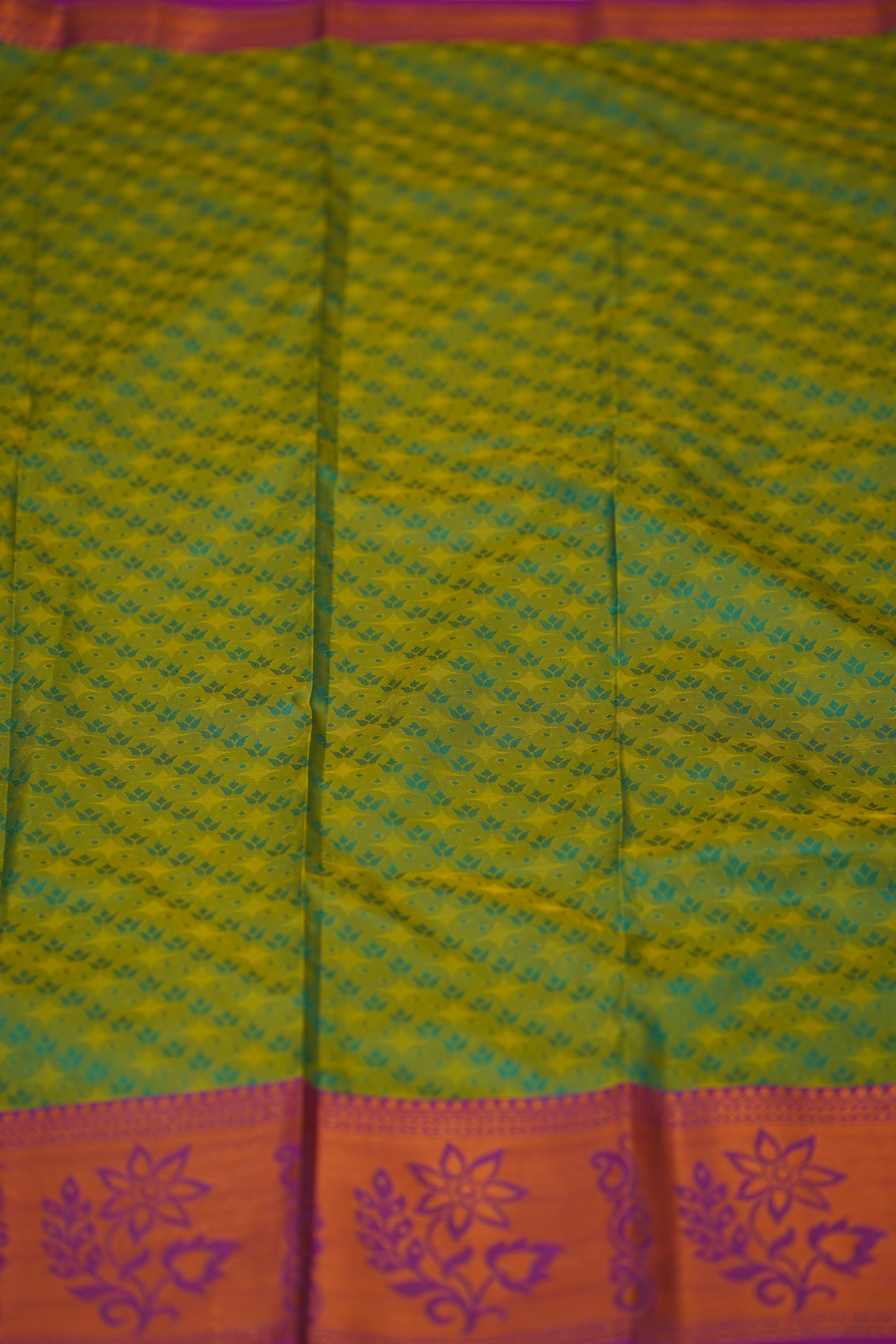 Saranya Soft Silk Saree laaki