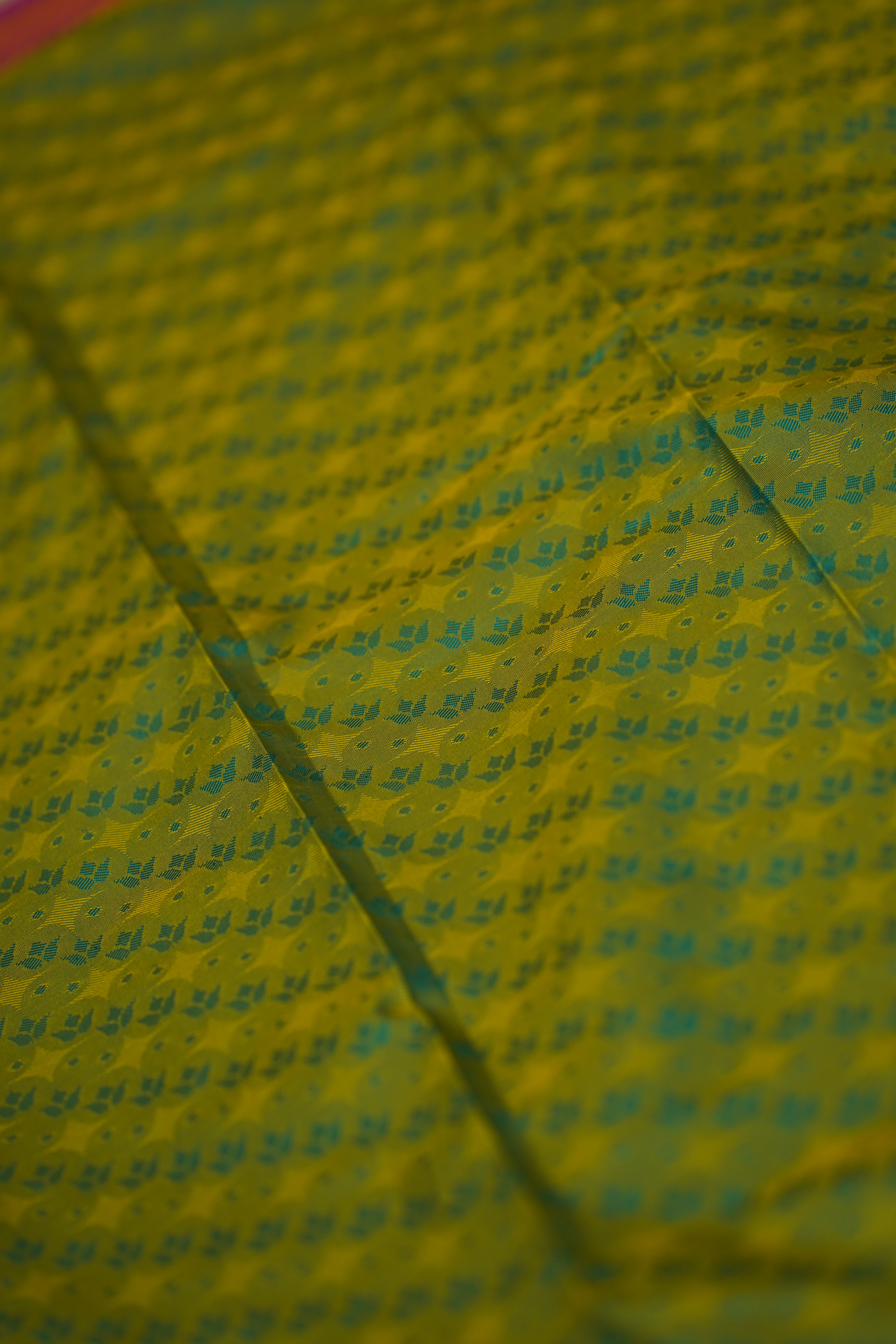 Saranya Soft Silk Saree laaki