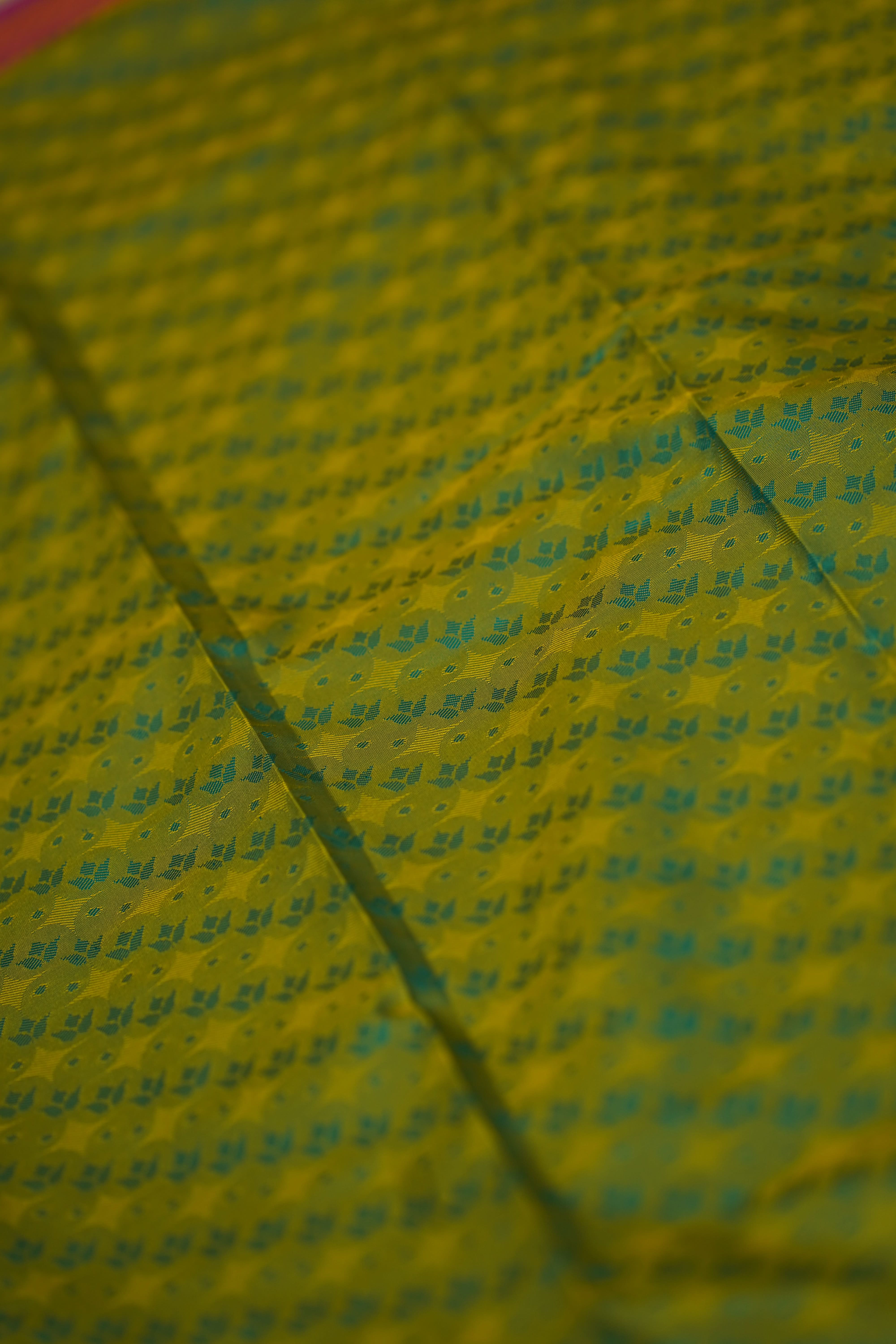 Saranya Soft Silk Saree laaki