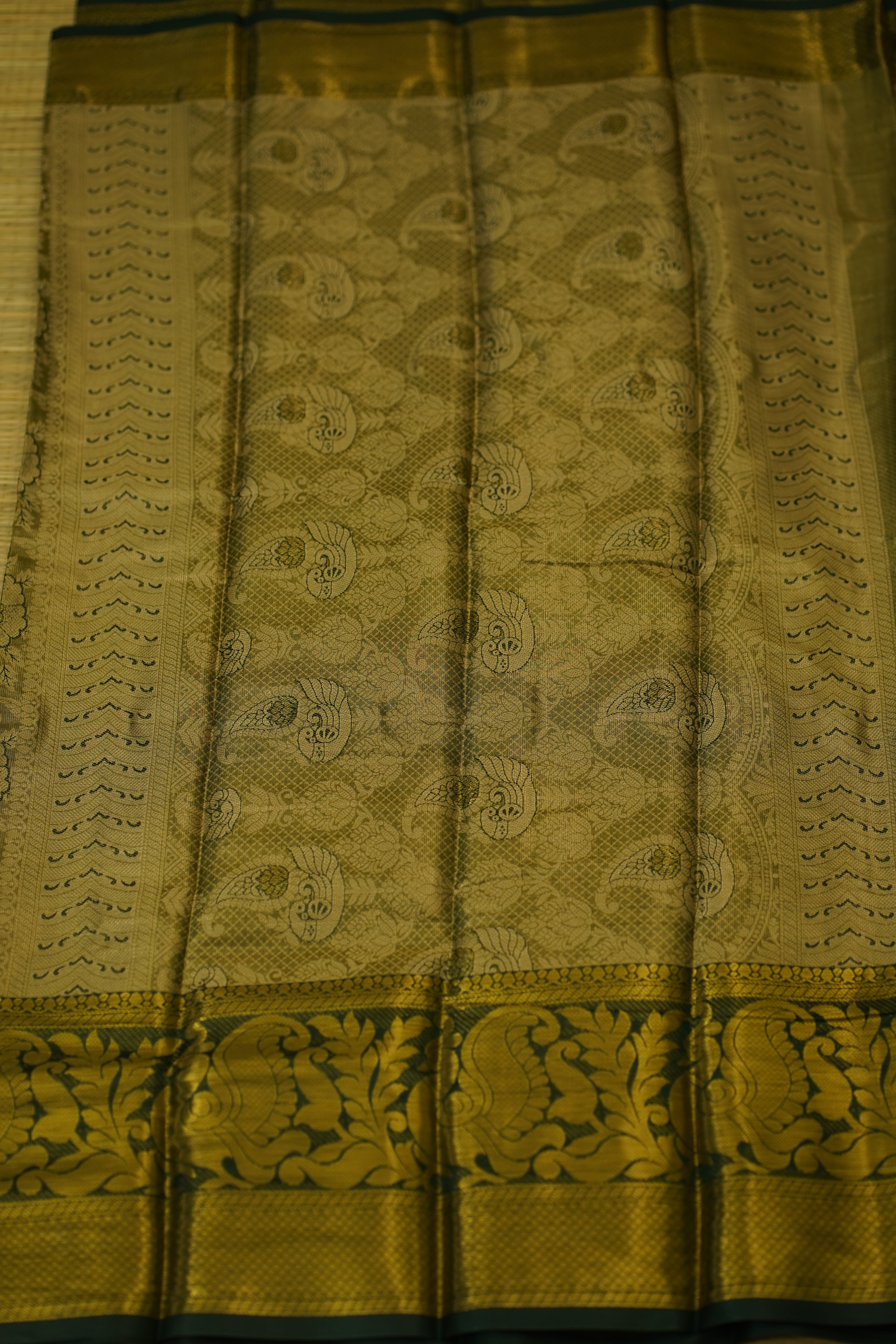 Yeshika Semi Pattu Saree laaki