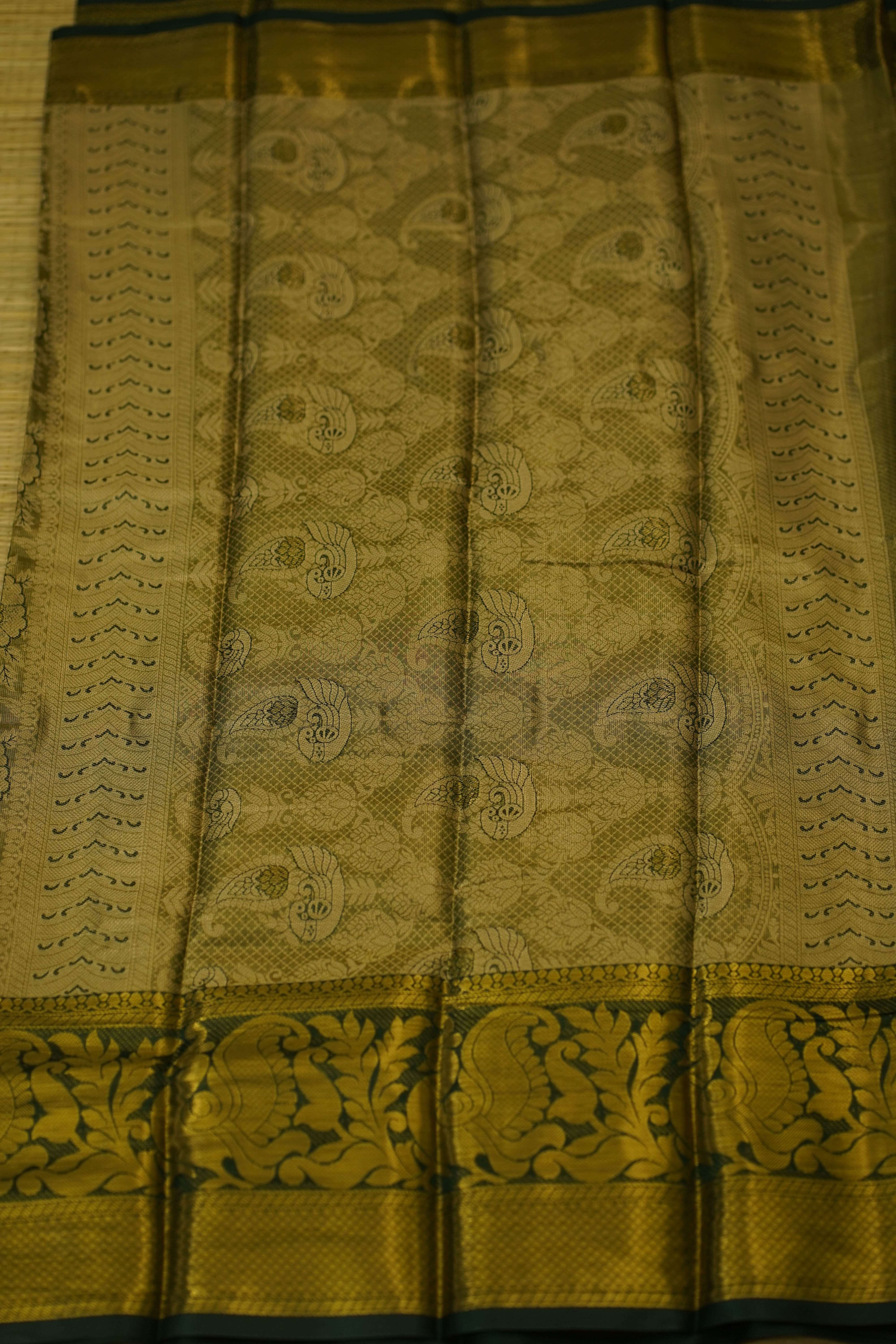 Yeshika Semi Pattu Saree laaki