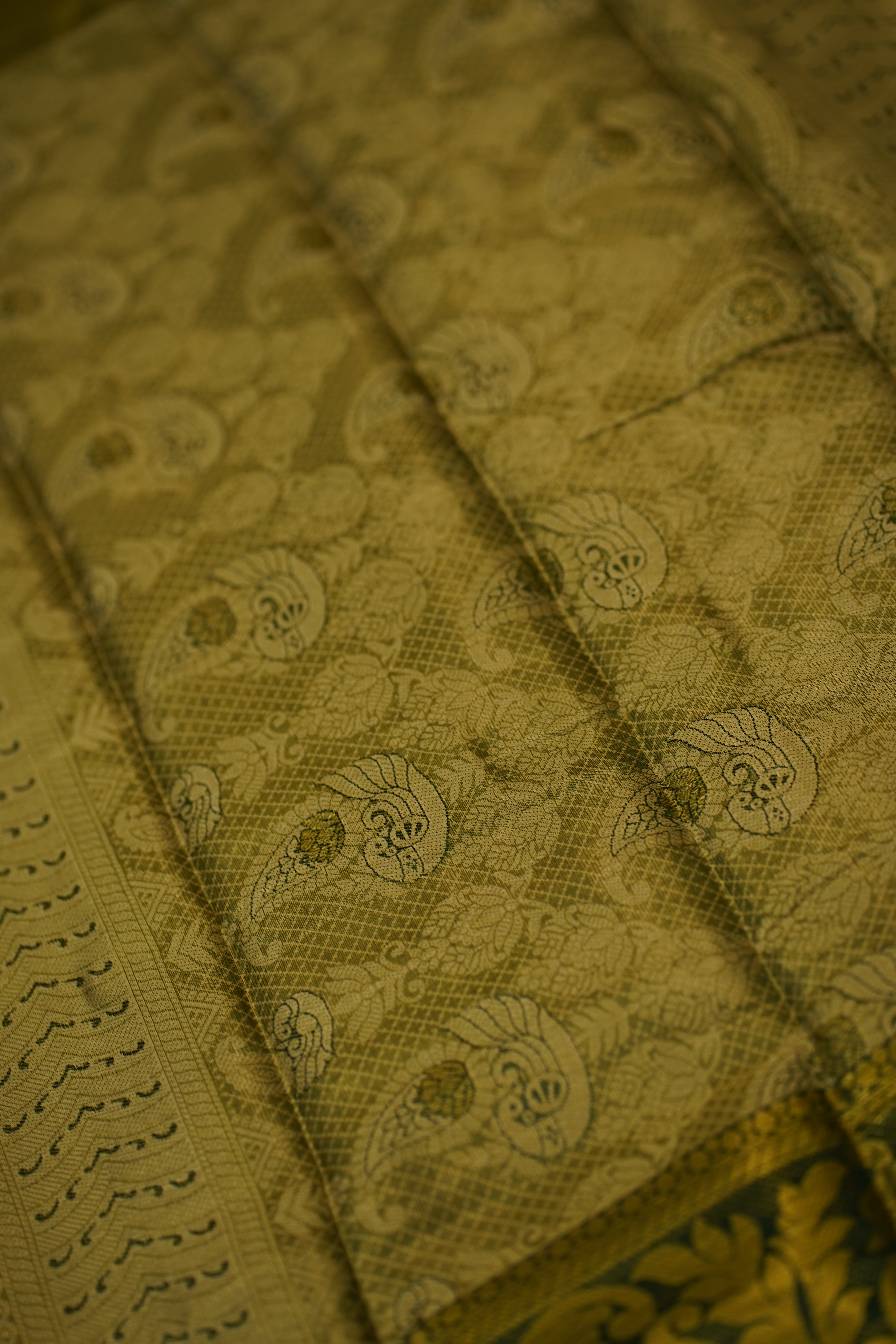 Yeshika Semi Pattu Saree laaki