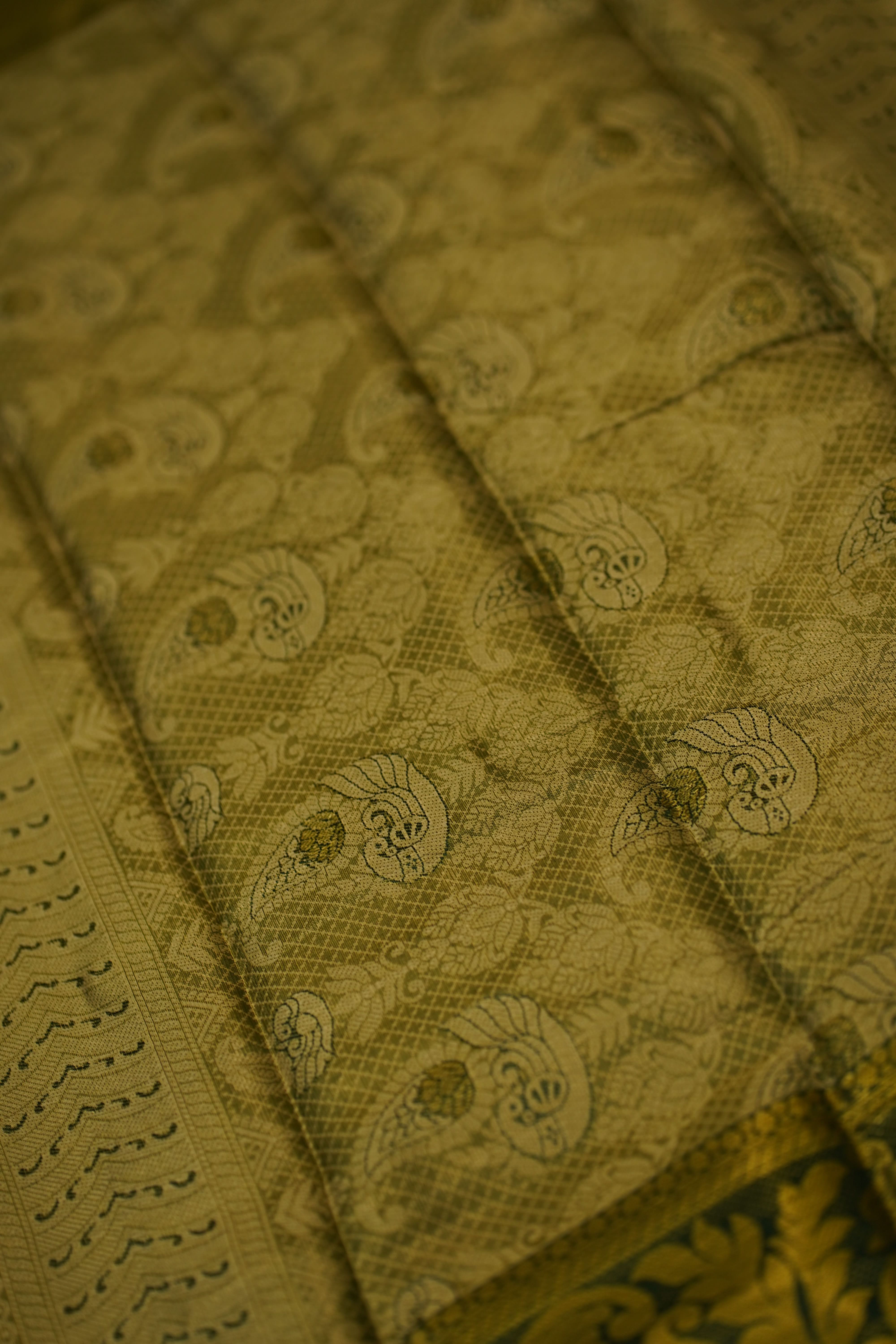 Yeshika Semi Pattu Saree laaki