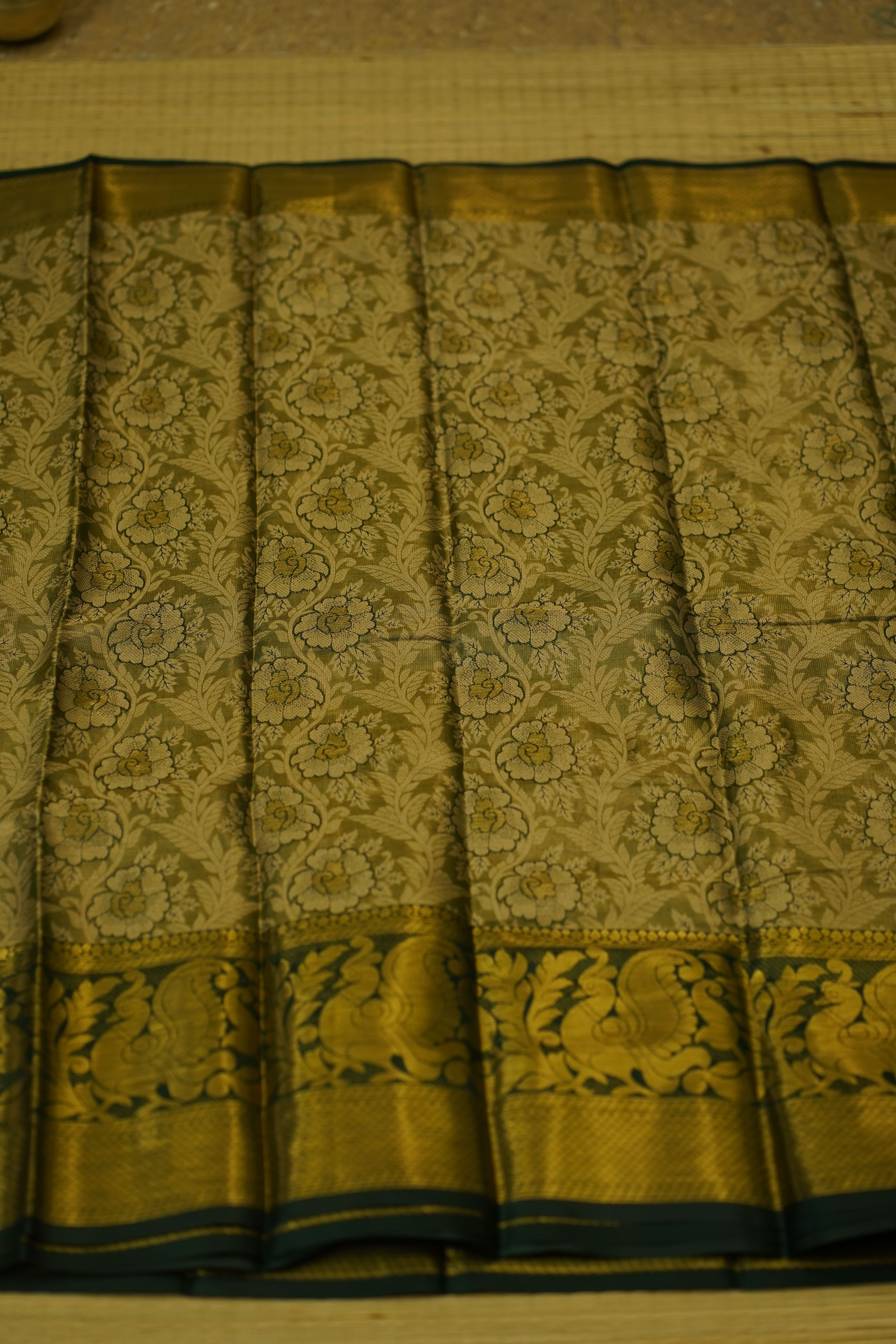 Yeshika Semi Pattu Saree laaki