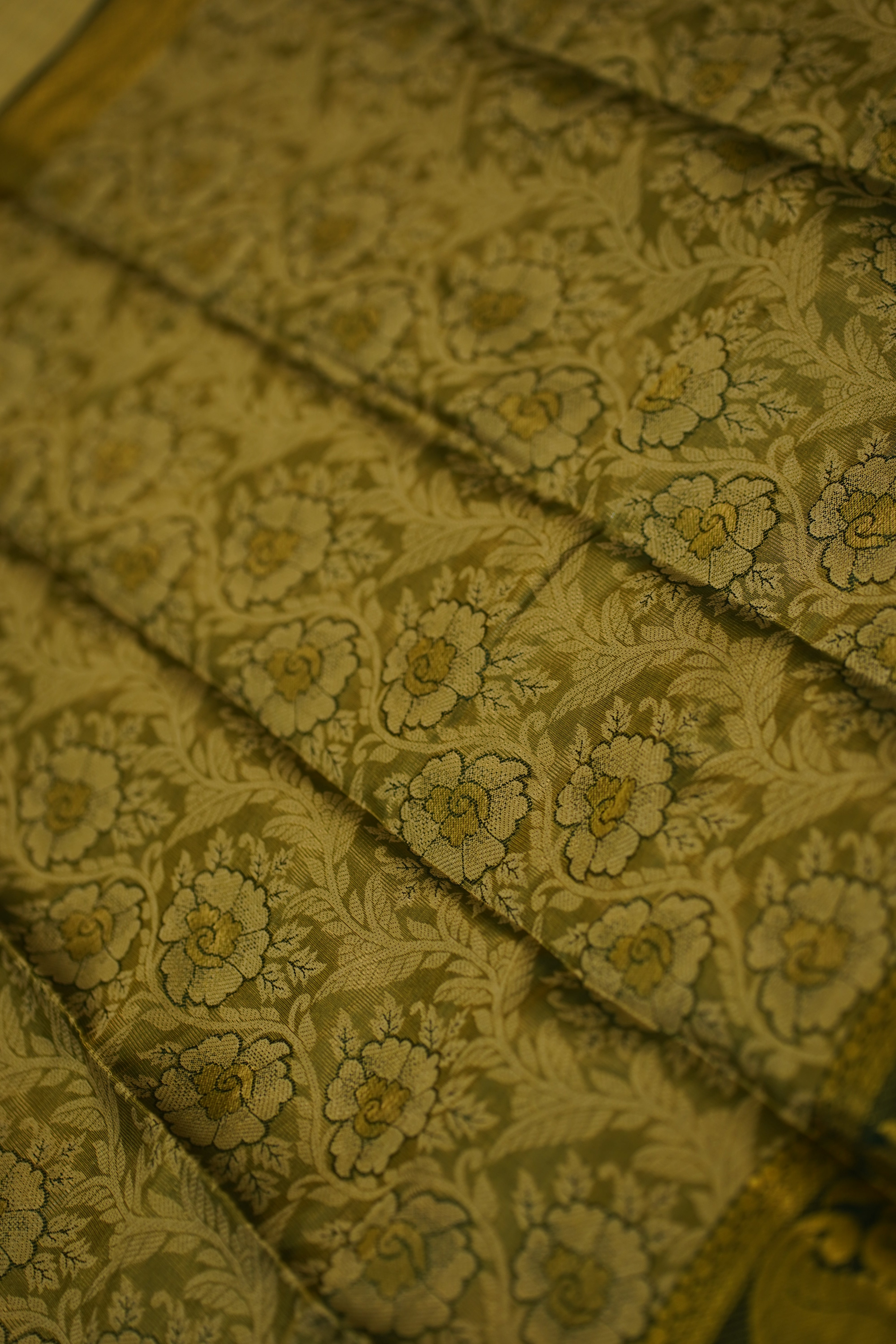 Yeshika Semi Pattu Saree laaki