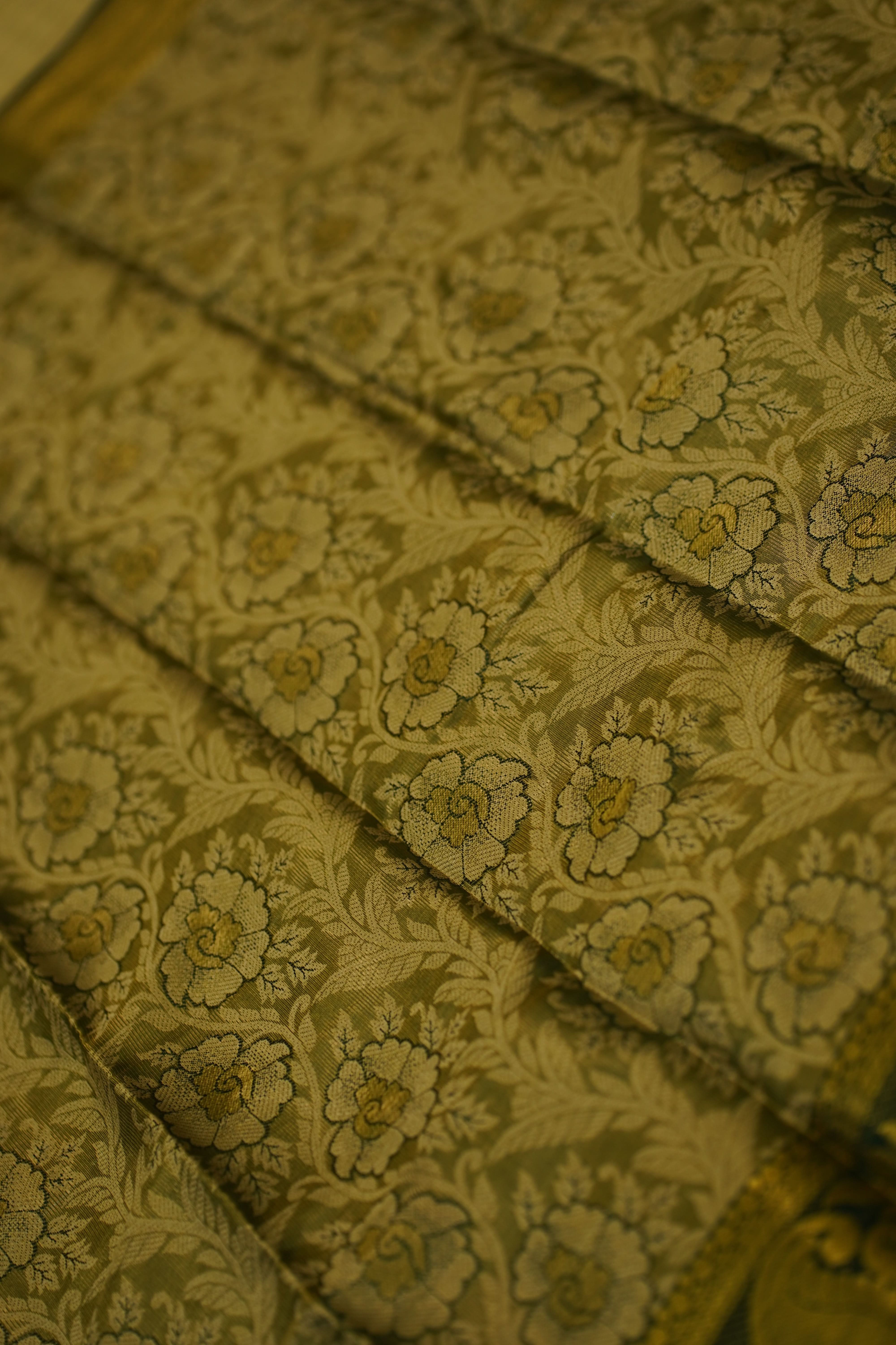 Yeshika Semi Pattu Saree laaki