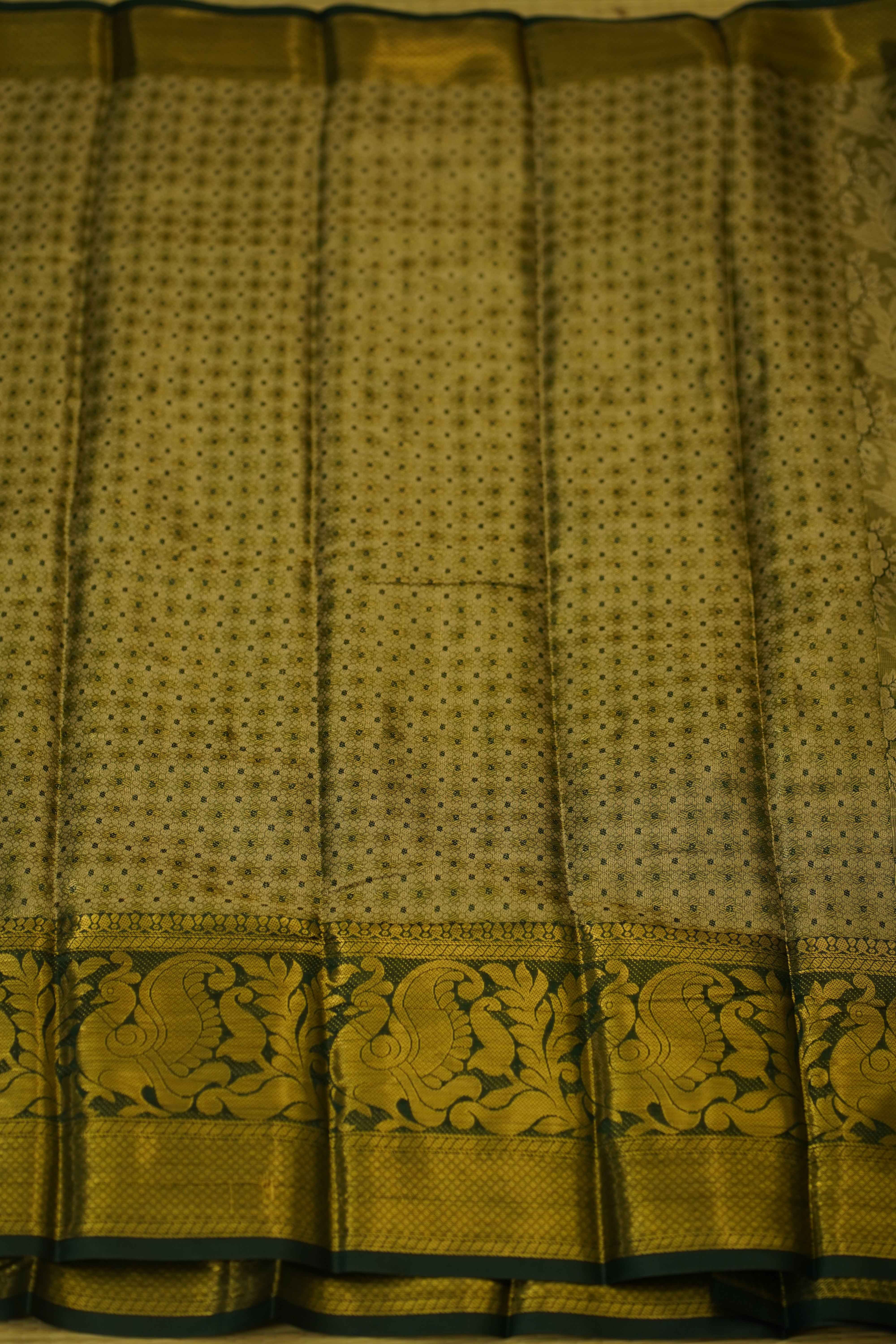 Yeshika Semi Pattu Saree laaki