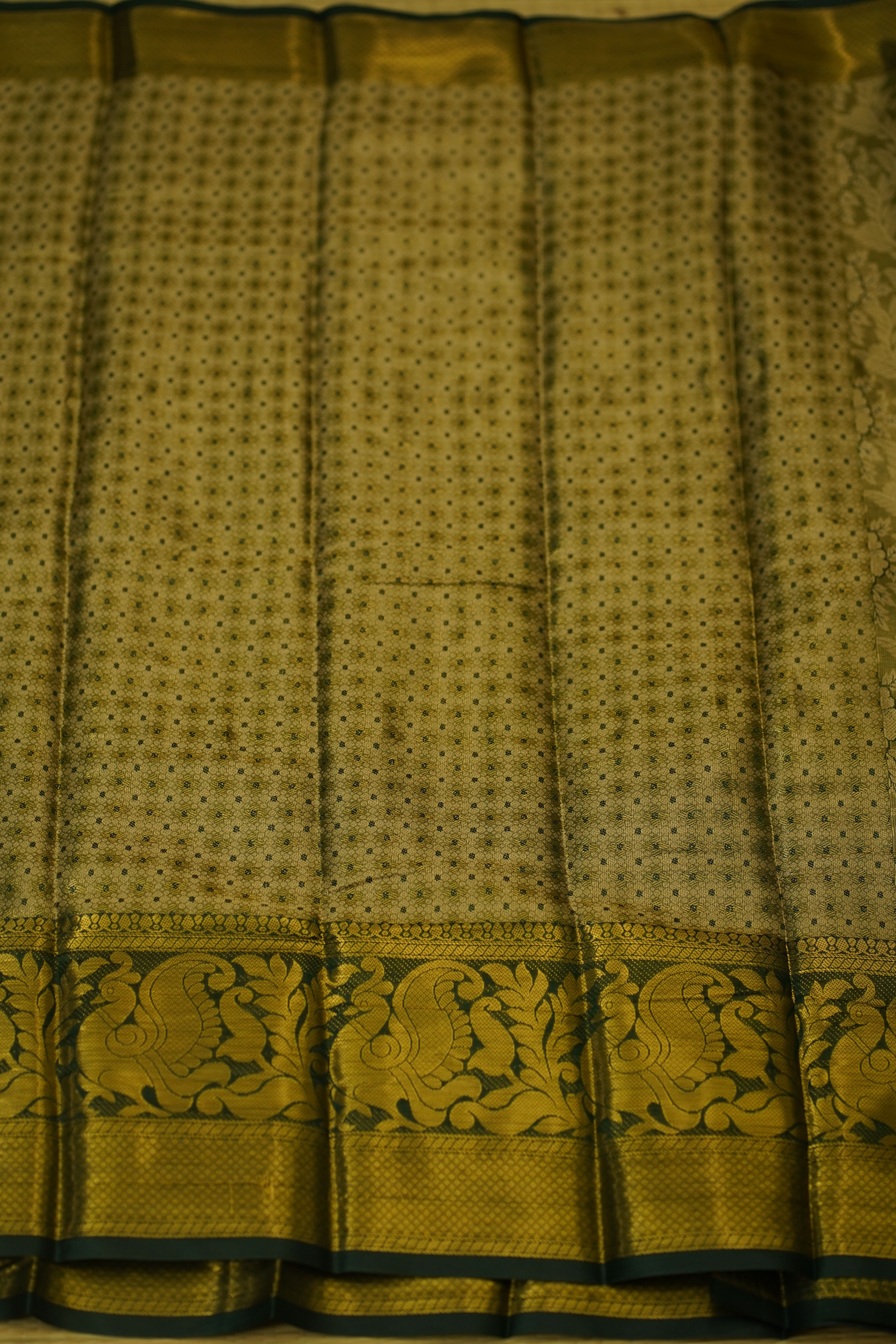 Yeshika Semi Pattu Saree laaki