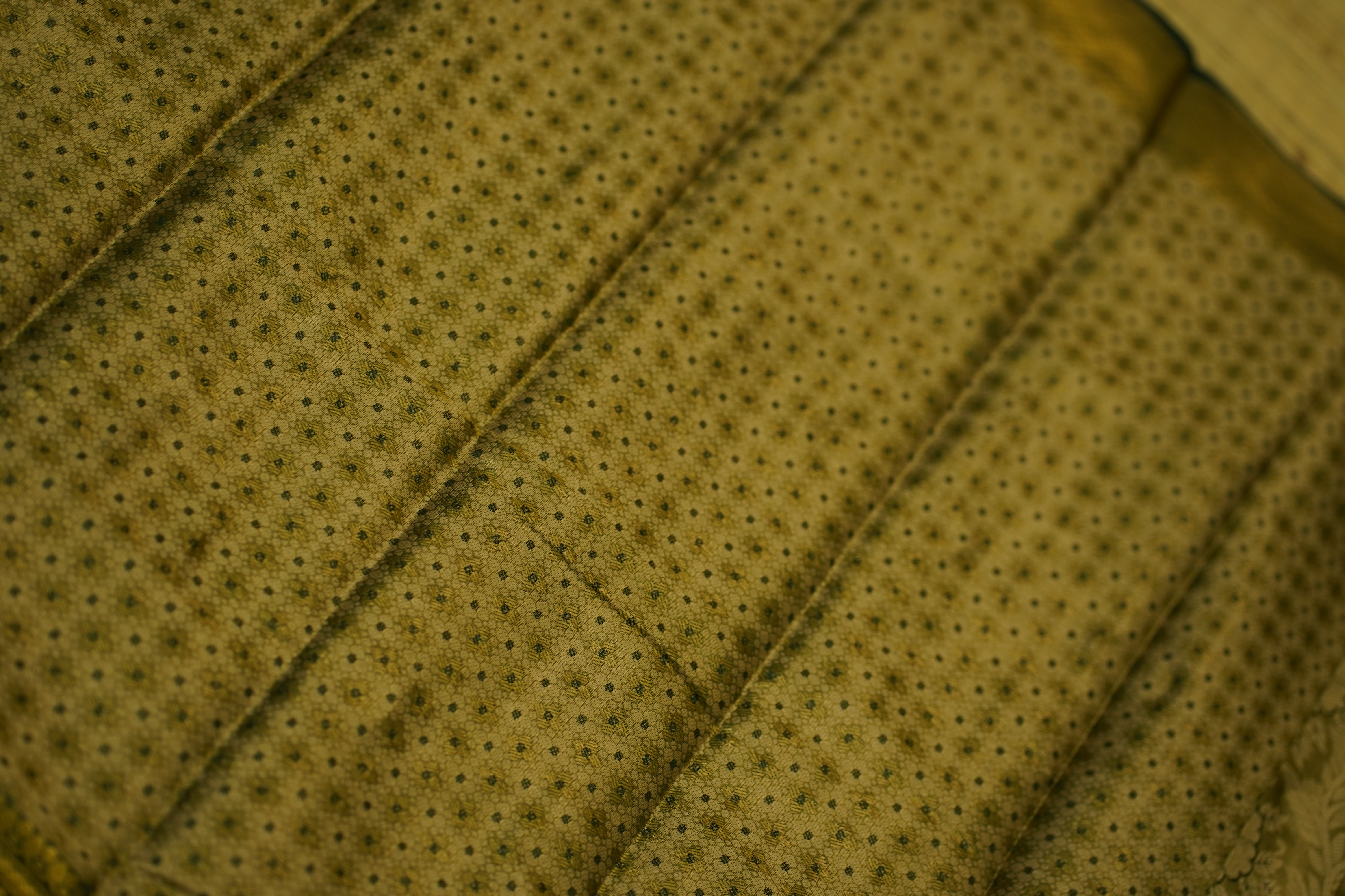 Yeshika Semi Pattu Saree laaki