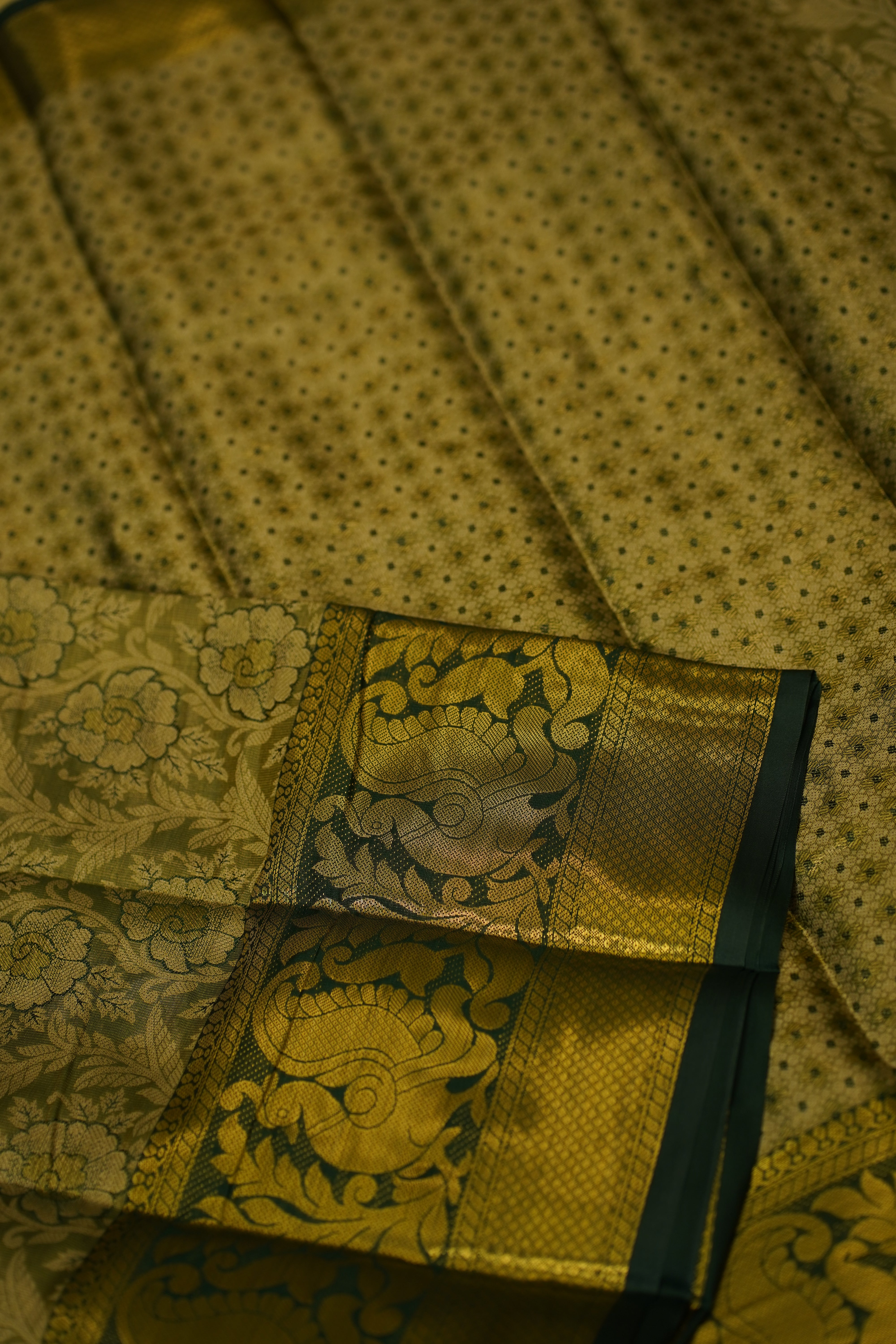 Yeshika Semi Pattu Saree laaki