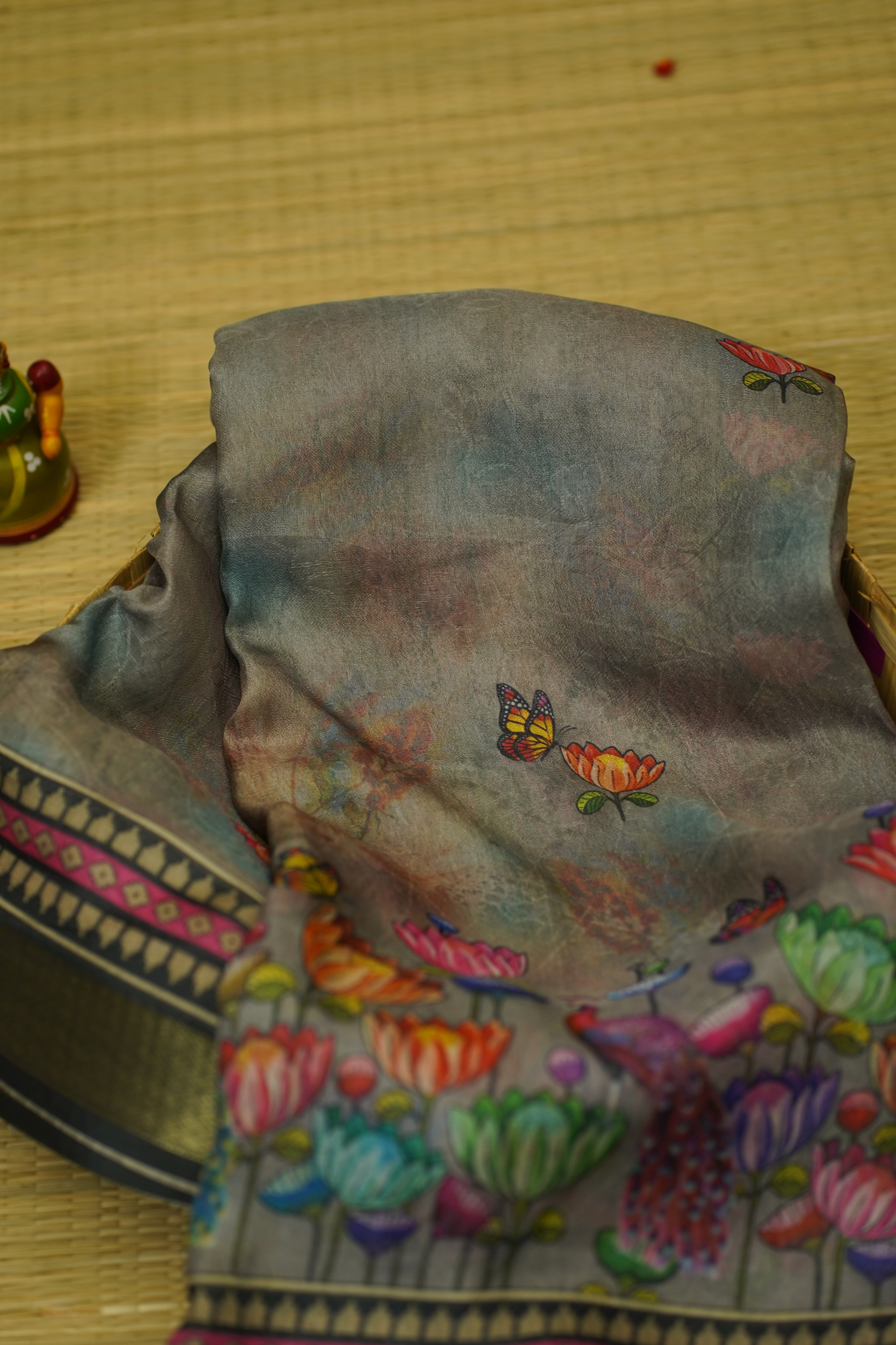 Neha fancy saree laaki