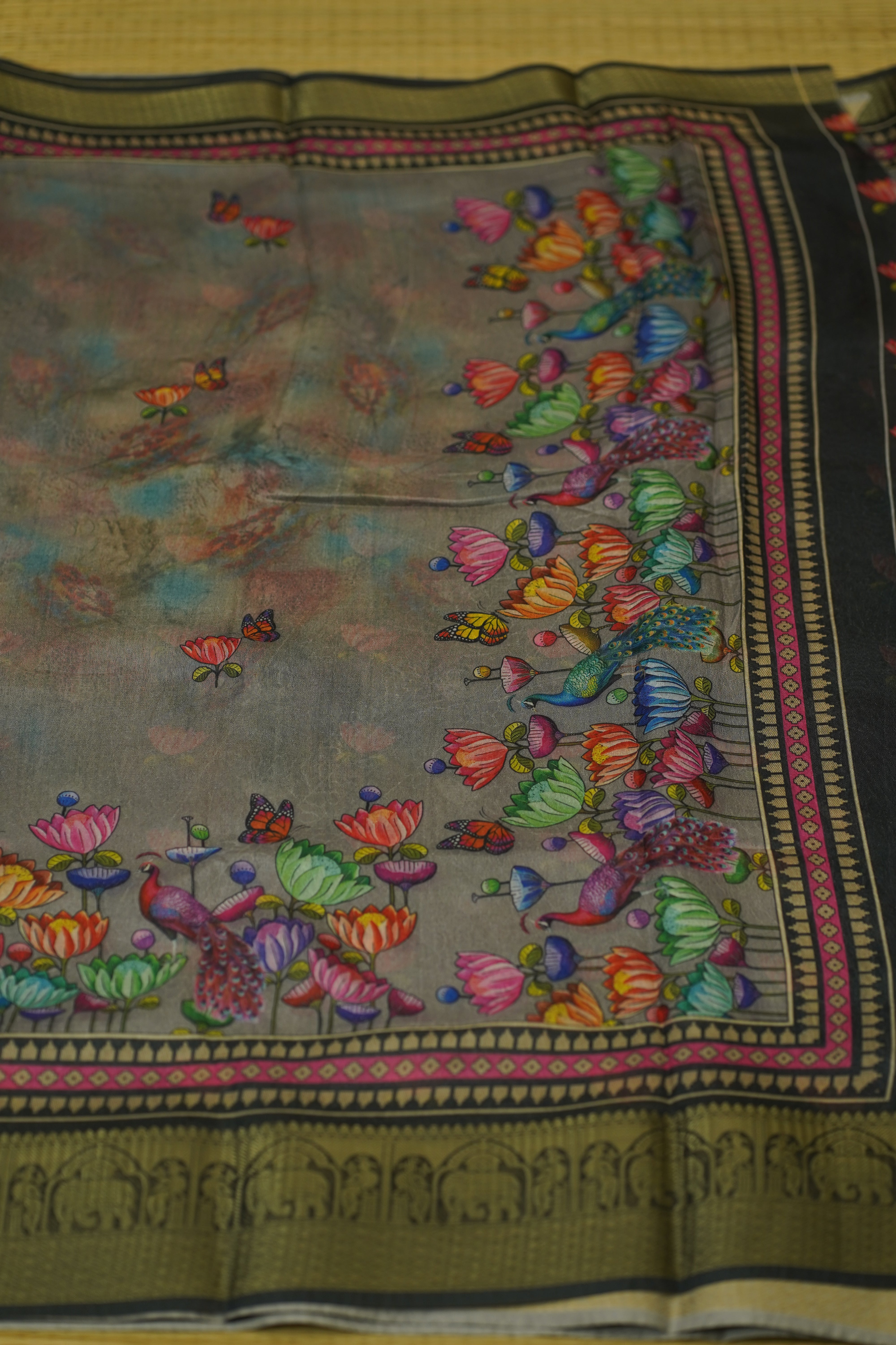 Neha fancy saree laaki