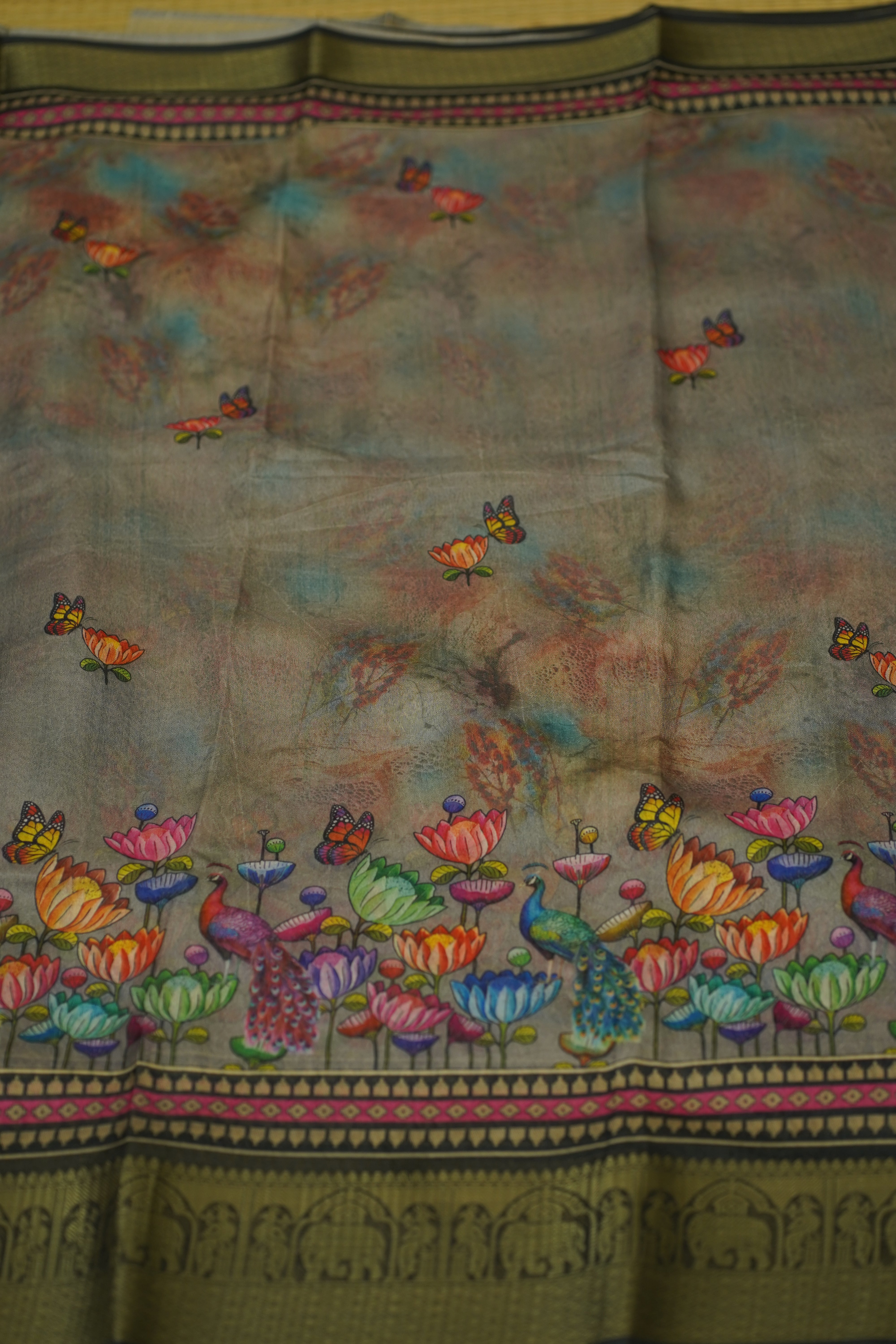 Neha fancy saree laaki