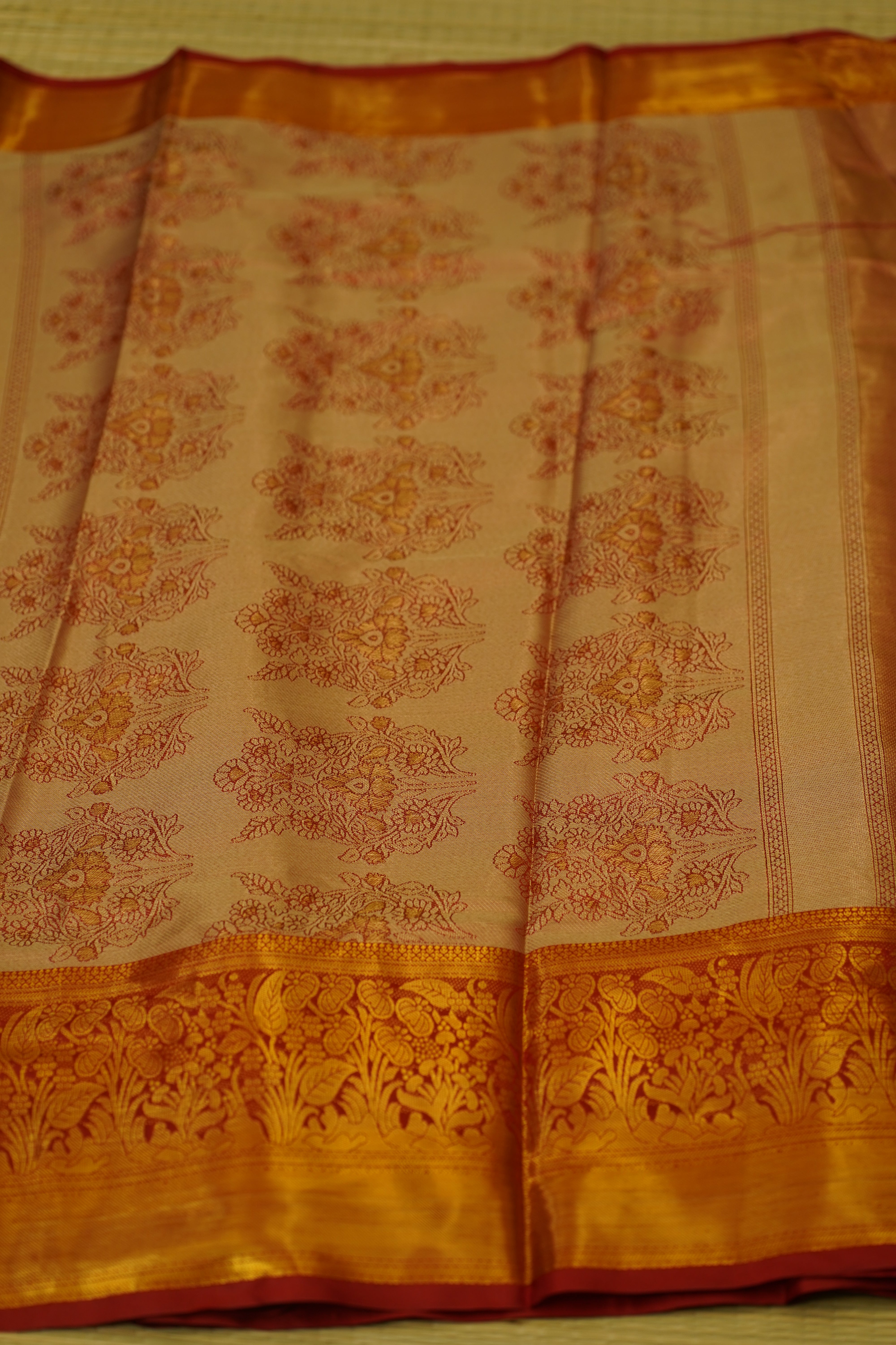 Vanitha Semi Pattu Sare laaki