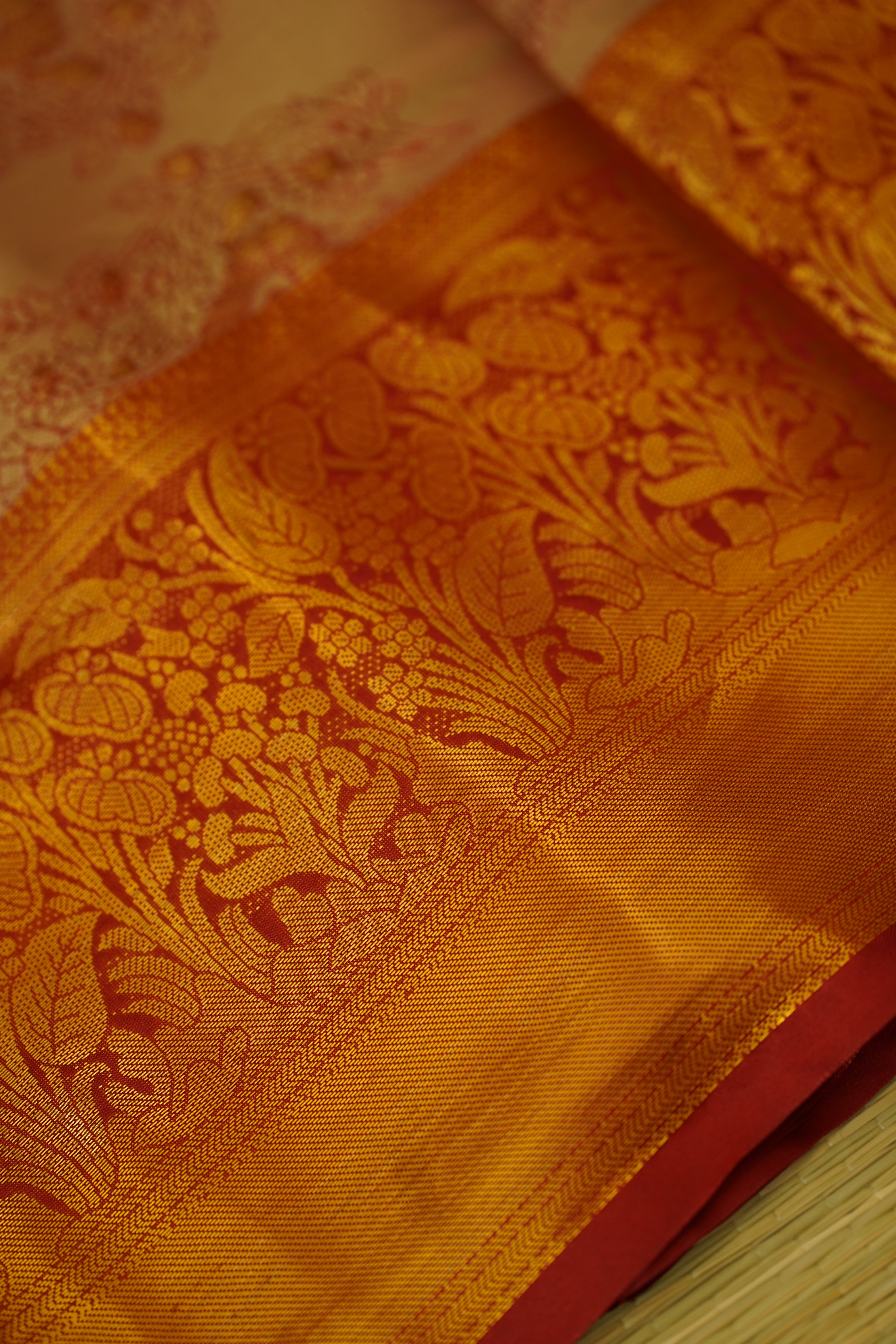 Vanitha Semi Pattu Sare laaki