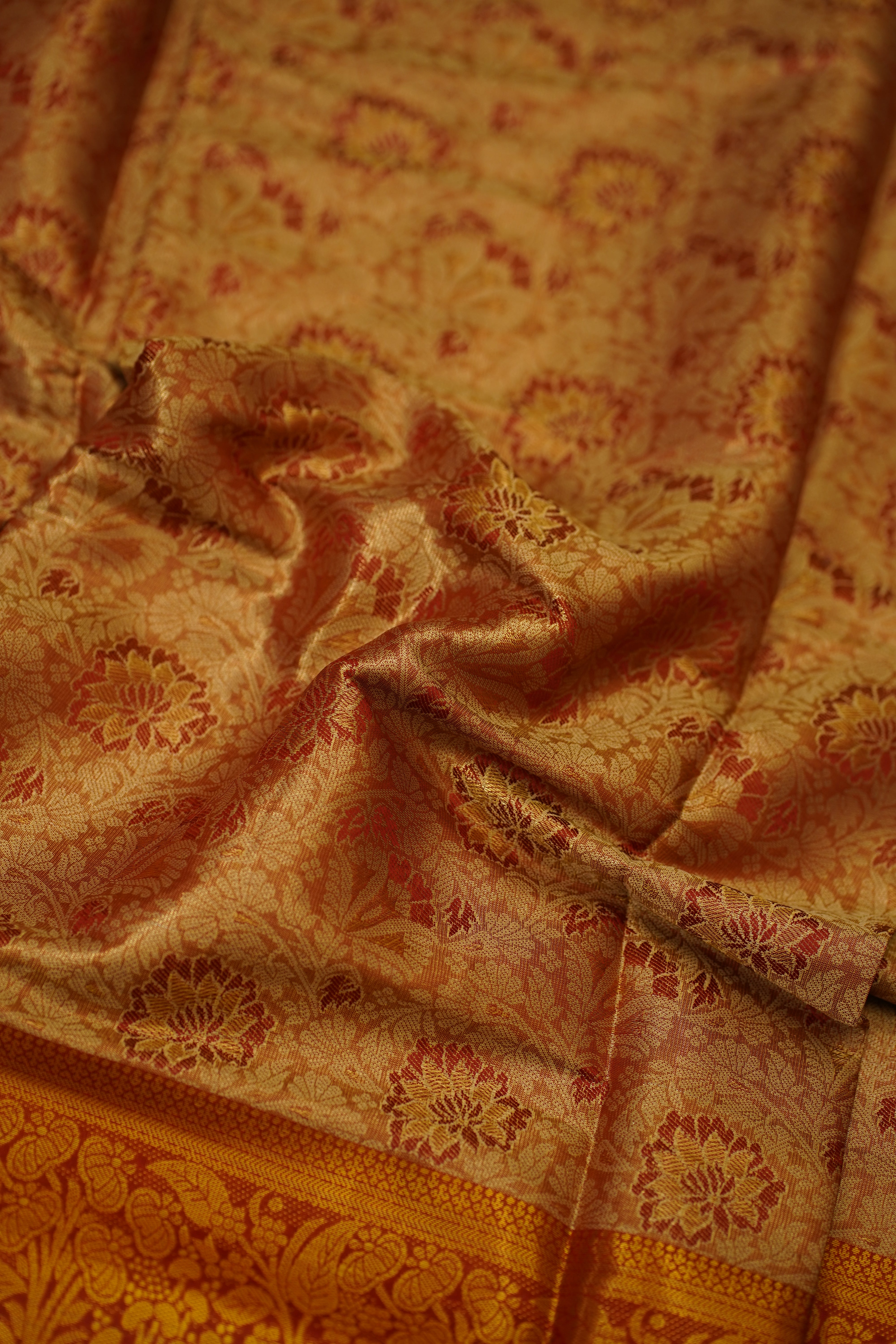 Vanitha Semi Pattu Sare laaki