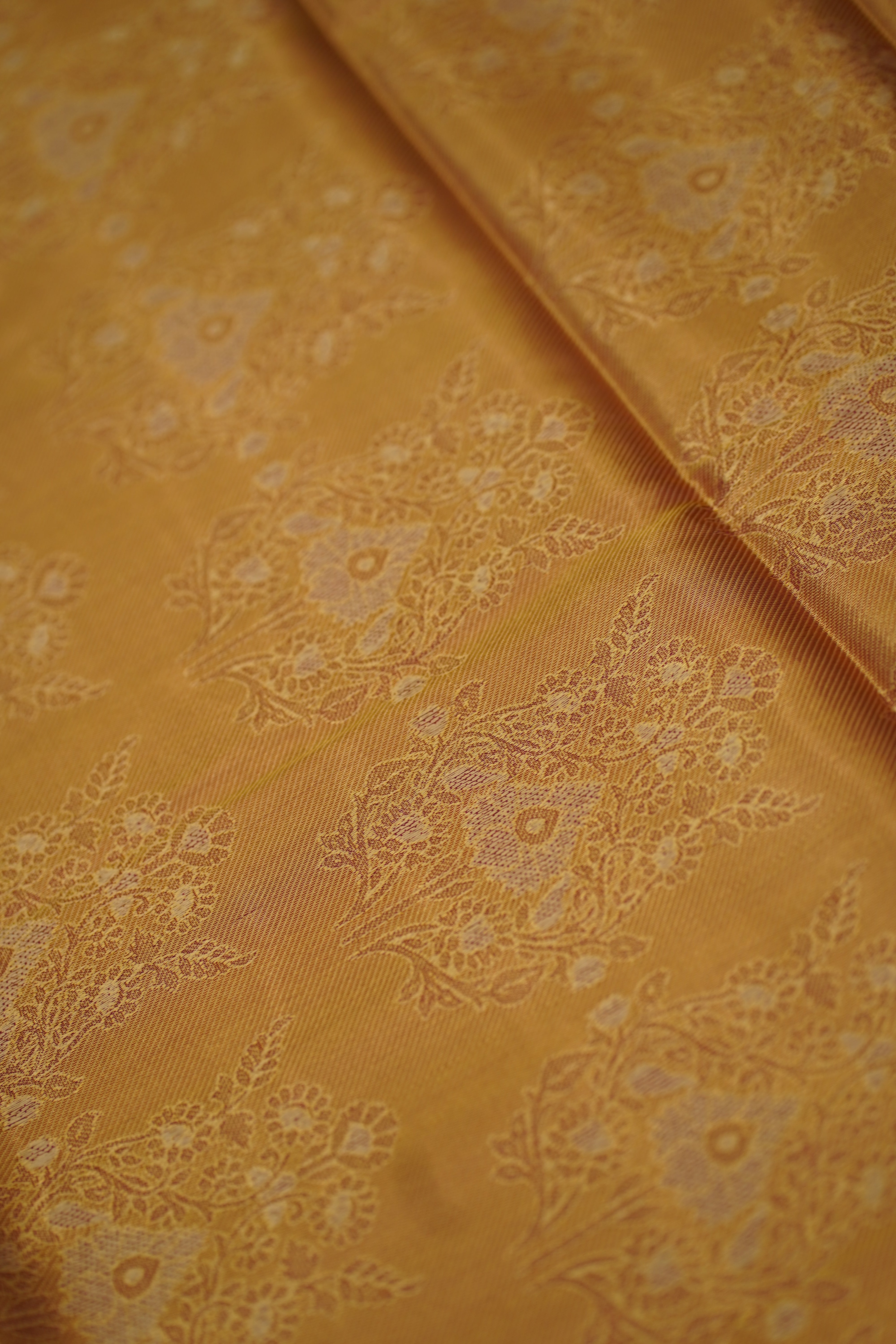 Saritha Semi Pattu Saree laaki