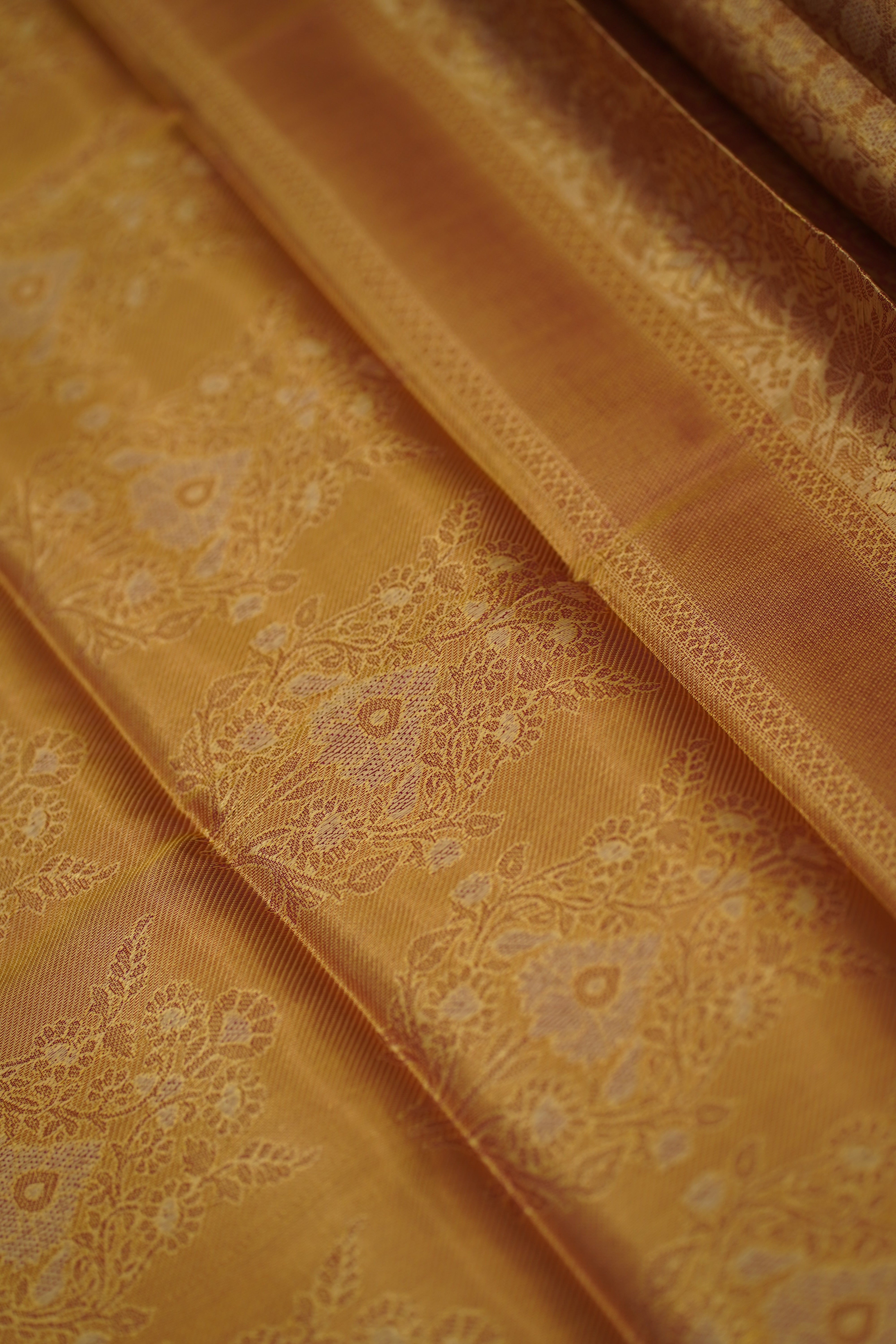 Saritha Semi Pattu Saree laaki