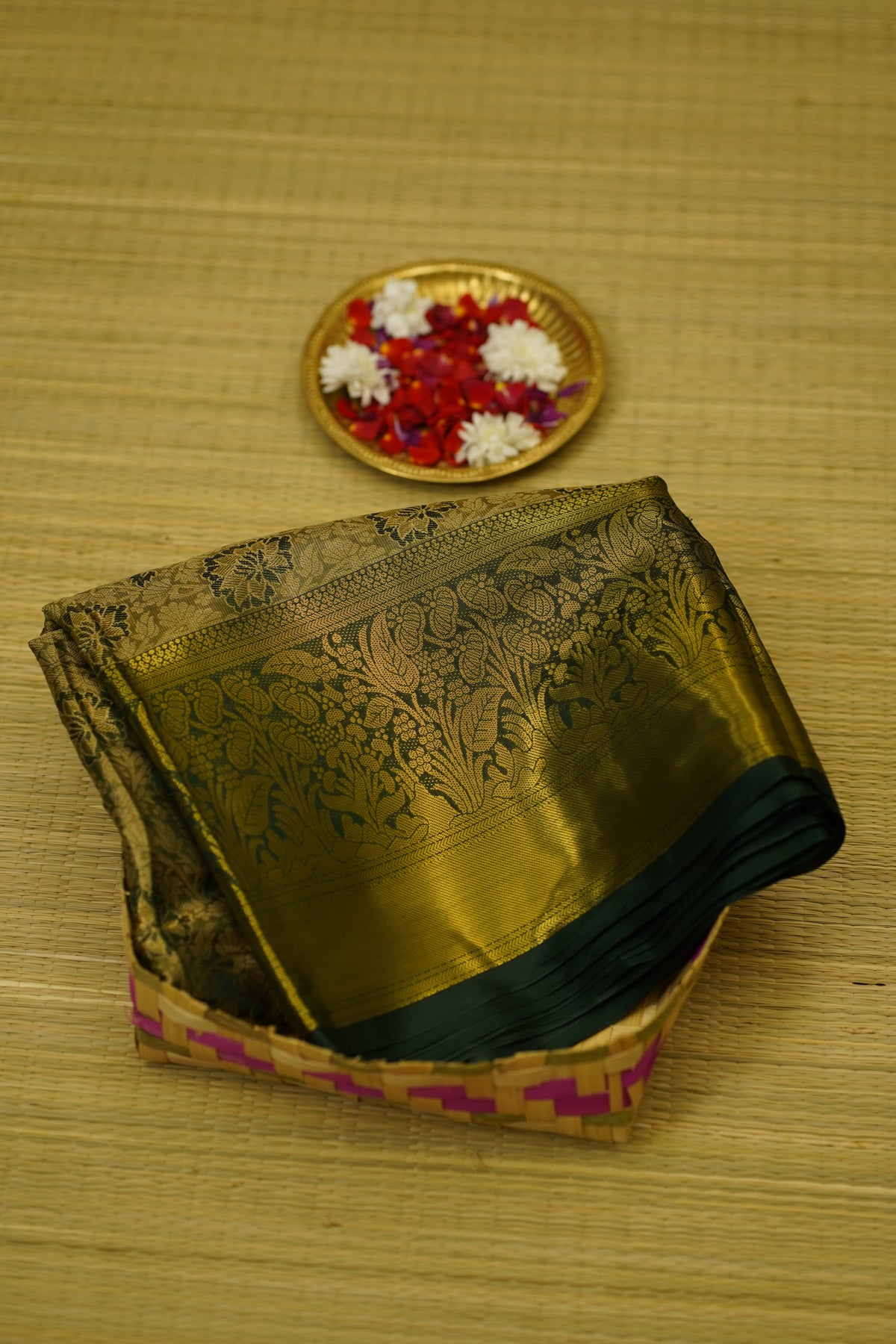 Anitha Semi Pattu Saree laaki