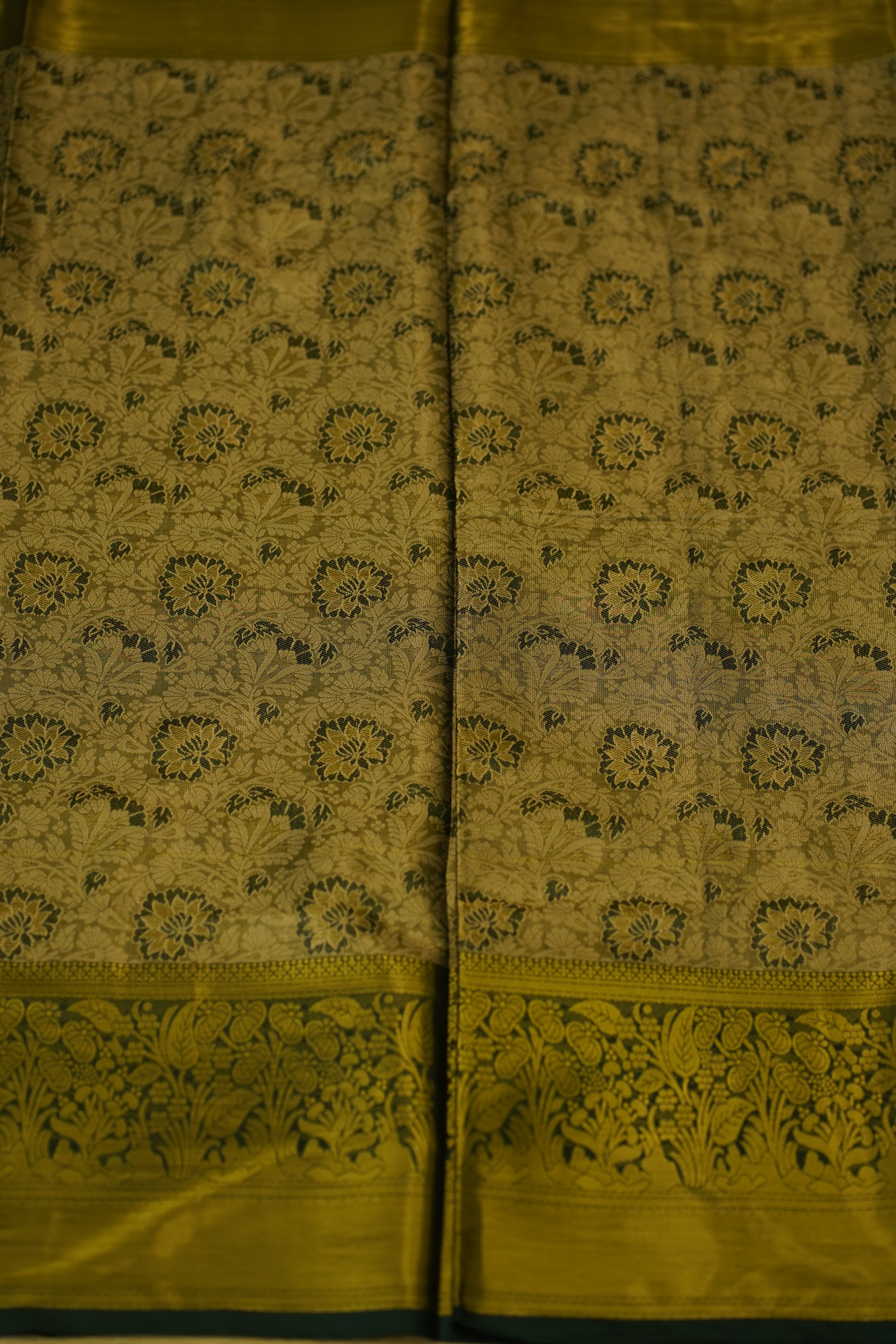 Anitha Semi Pattu Saree laaki