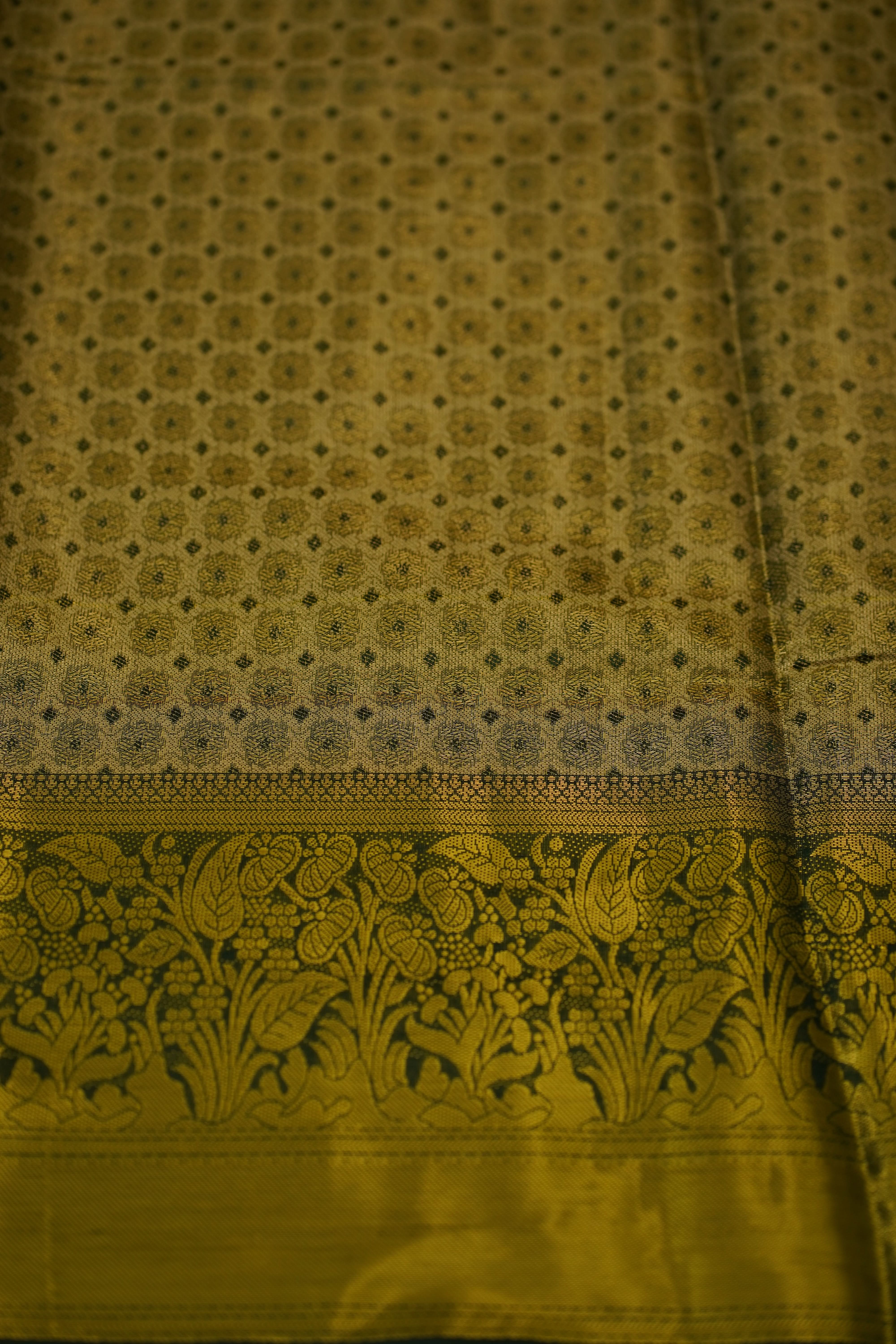 Anitha Semi Pattu Saree laaki