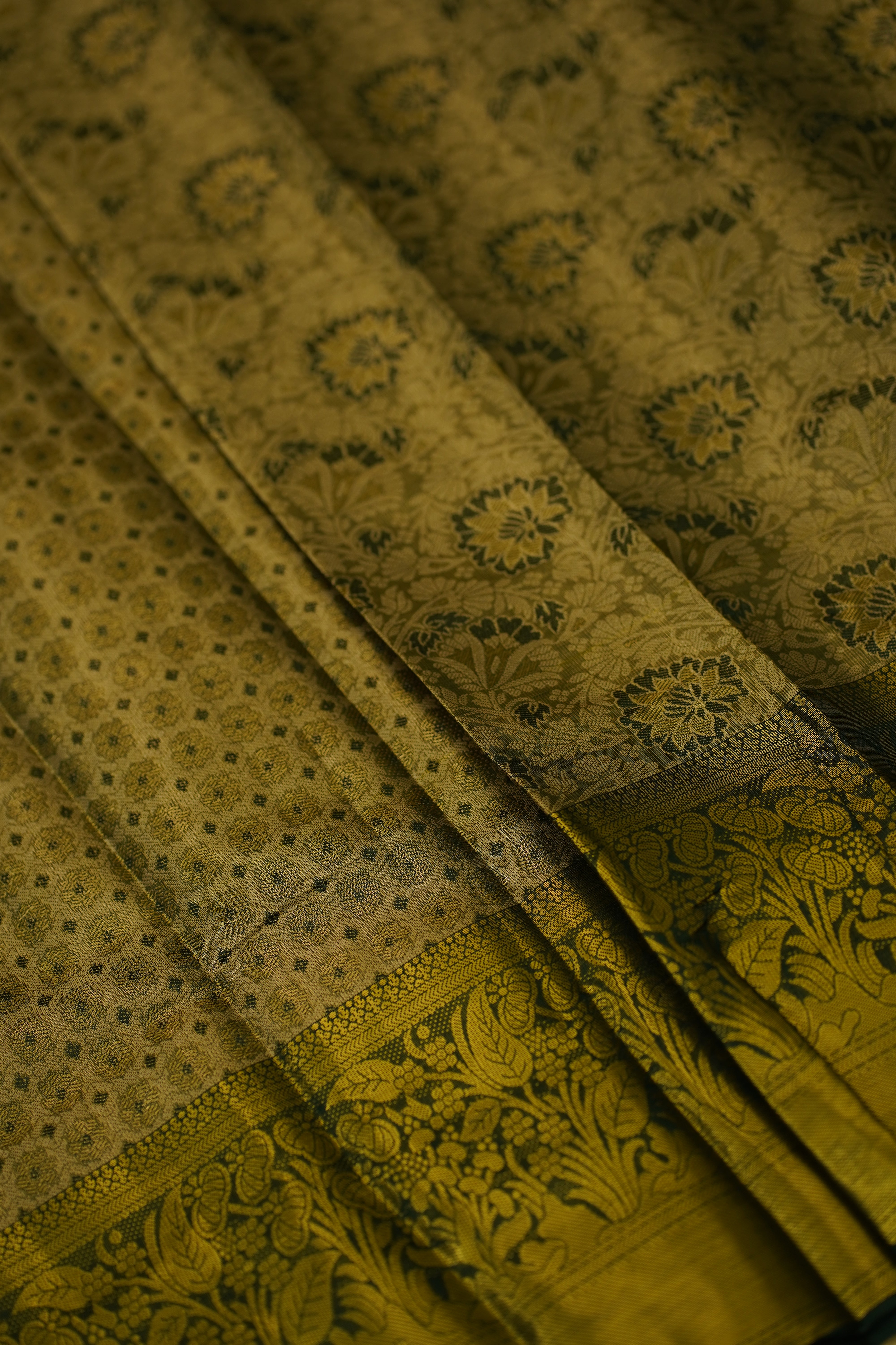 Anitha Semi Pattu Saree laaki