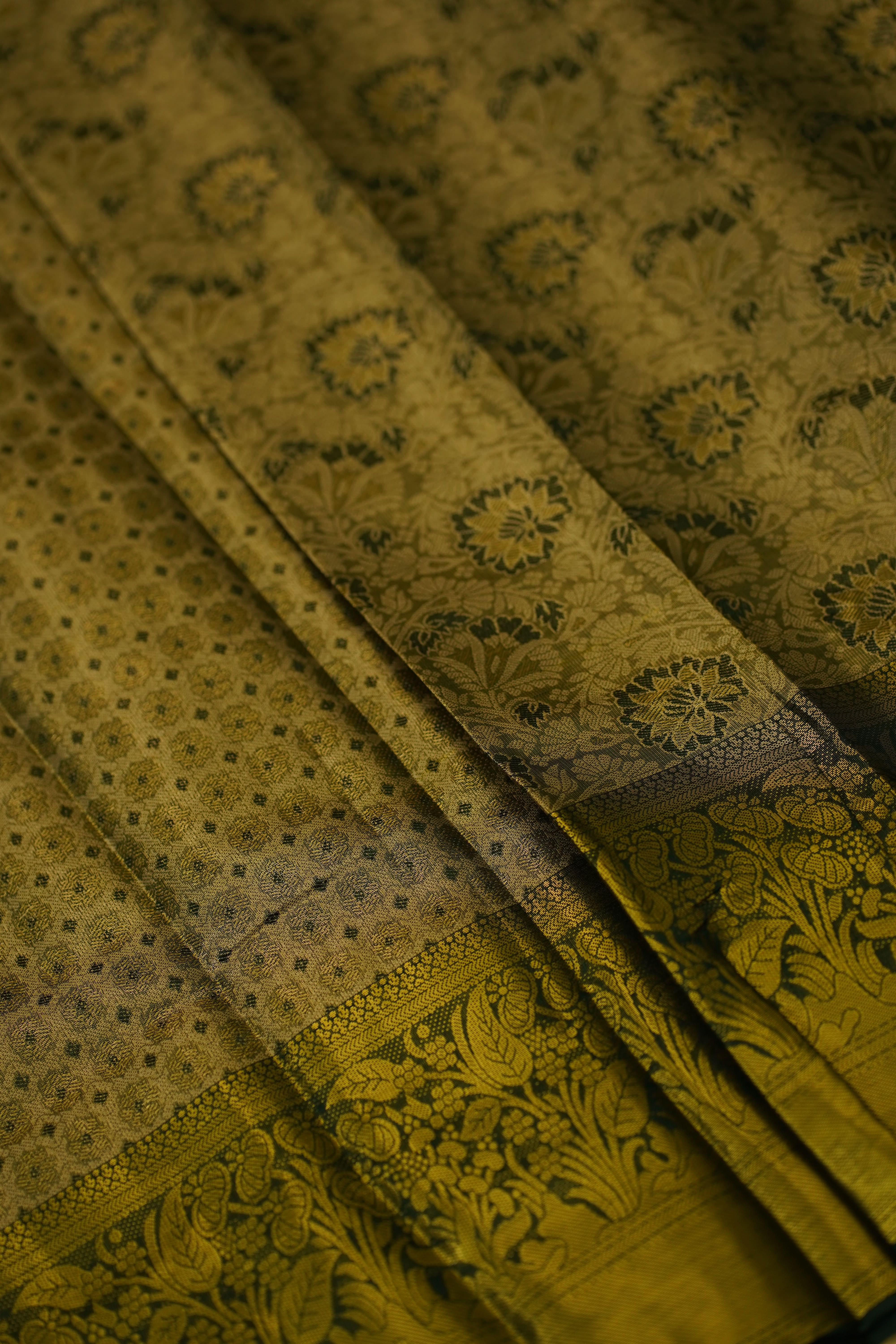 Anitha Semi Pattu Saree laaki