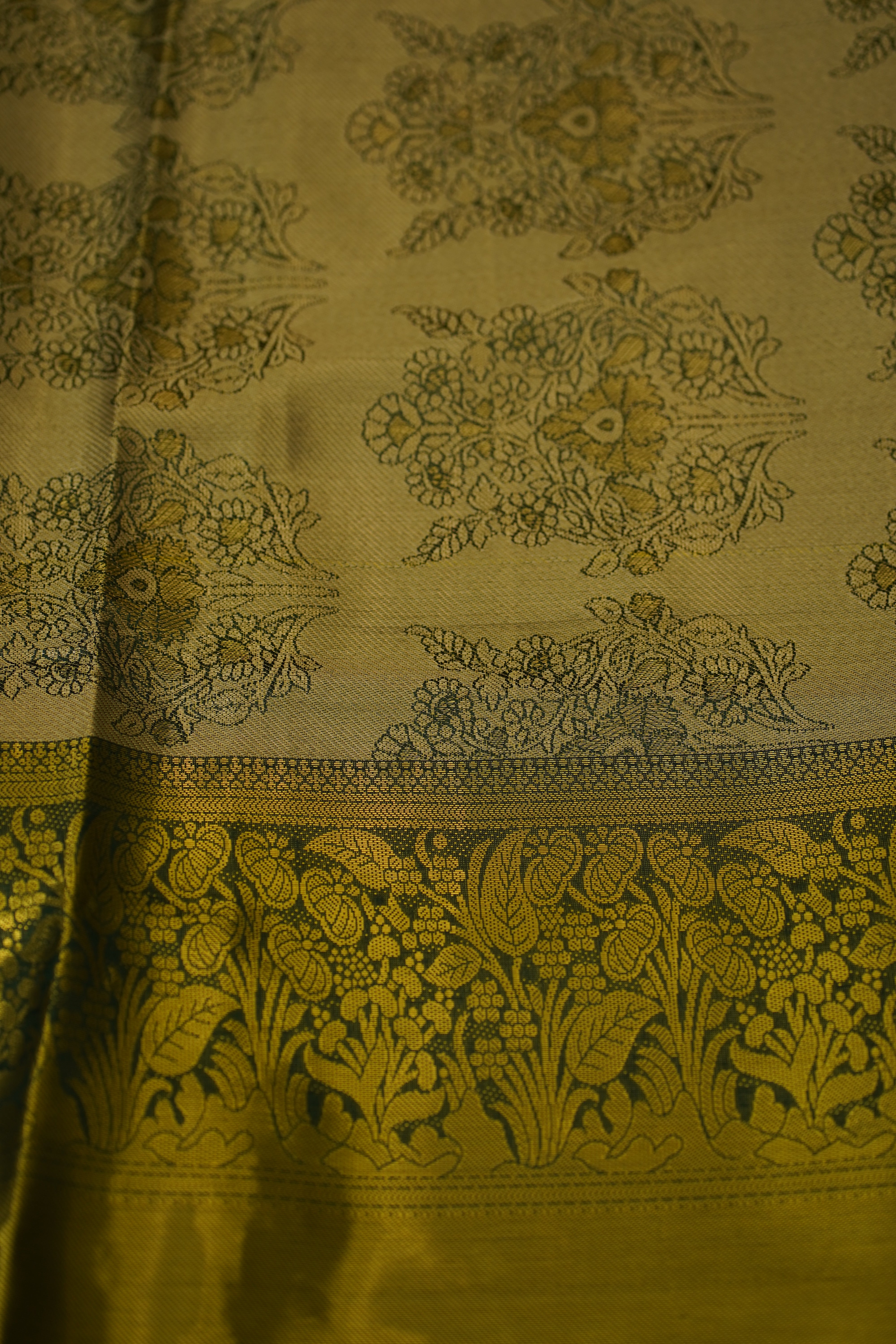 Anitha Semi Pattu Saree laaki