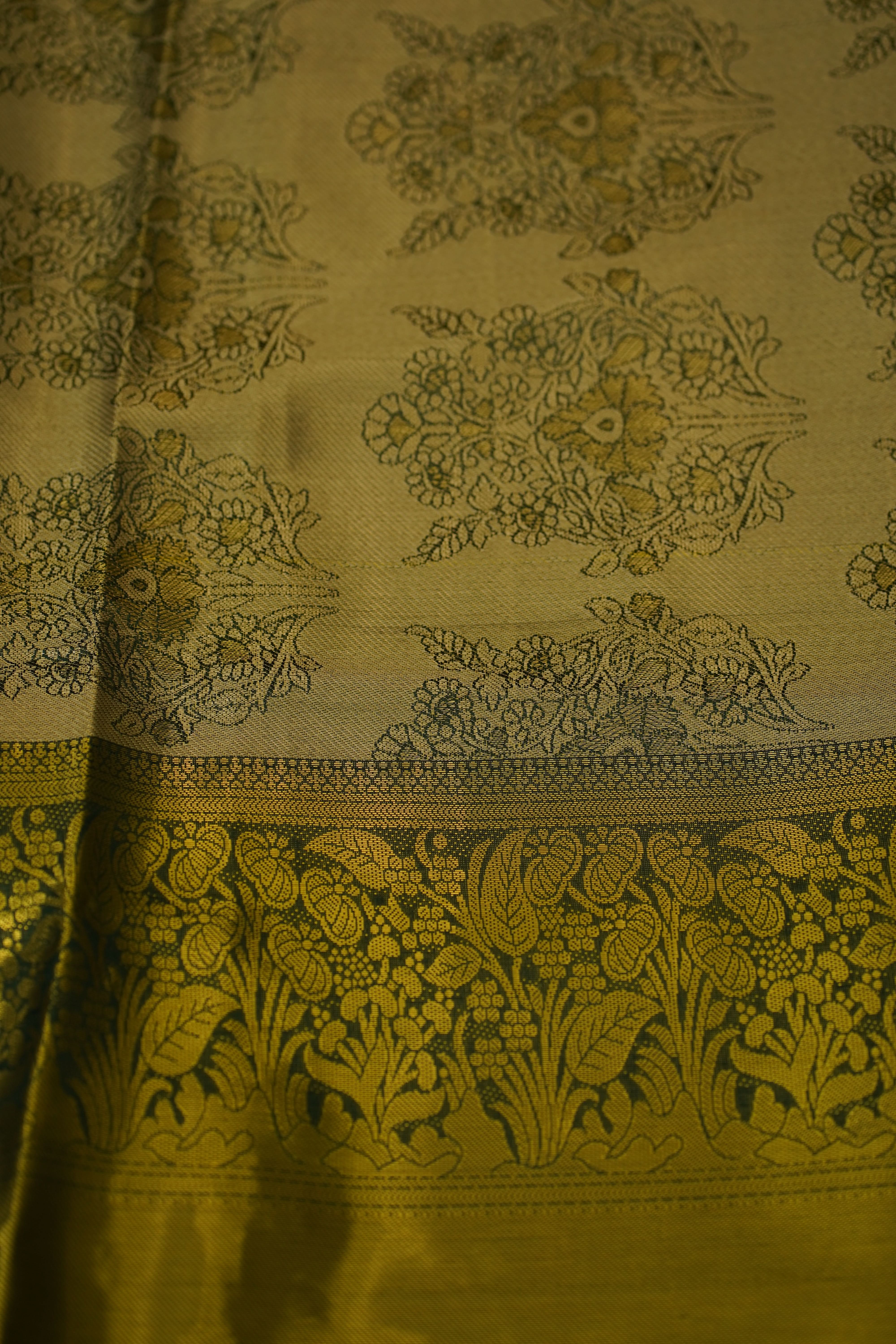 Anitha Semi Pattu Saree laaki