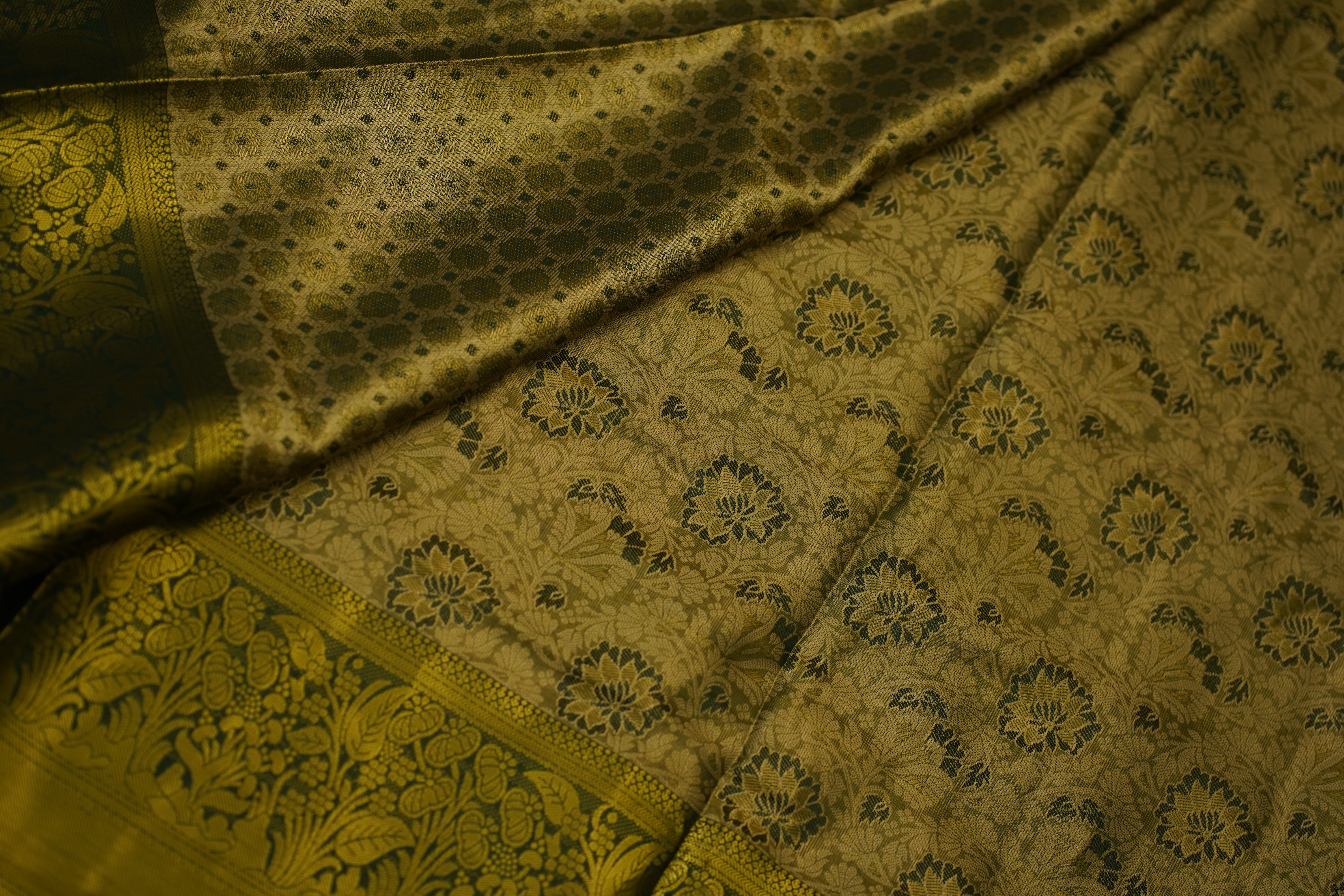 Anitha Semi Pattu Saree laaki