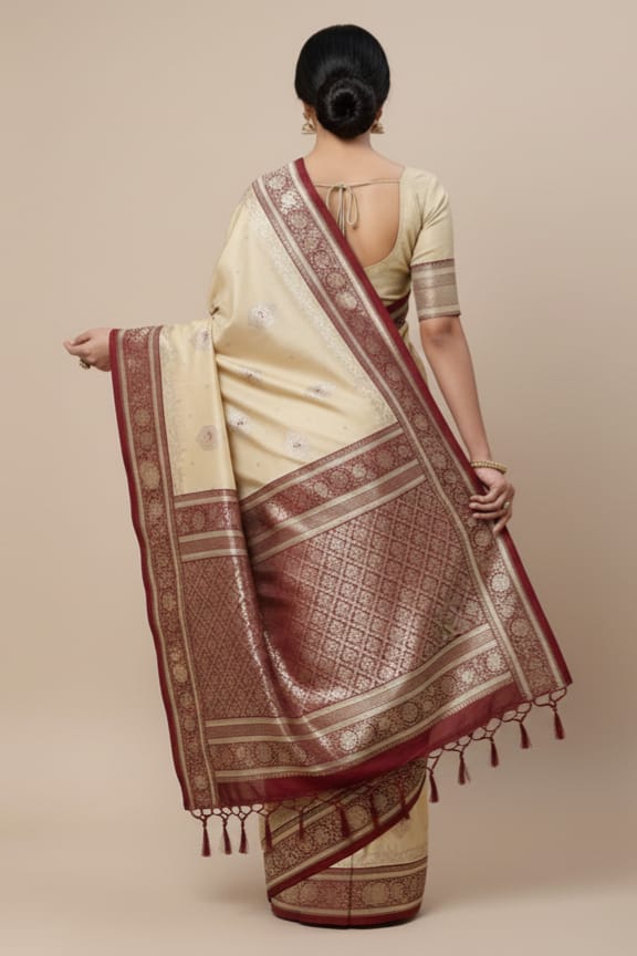 AKILA   BANARASI
