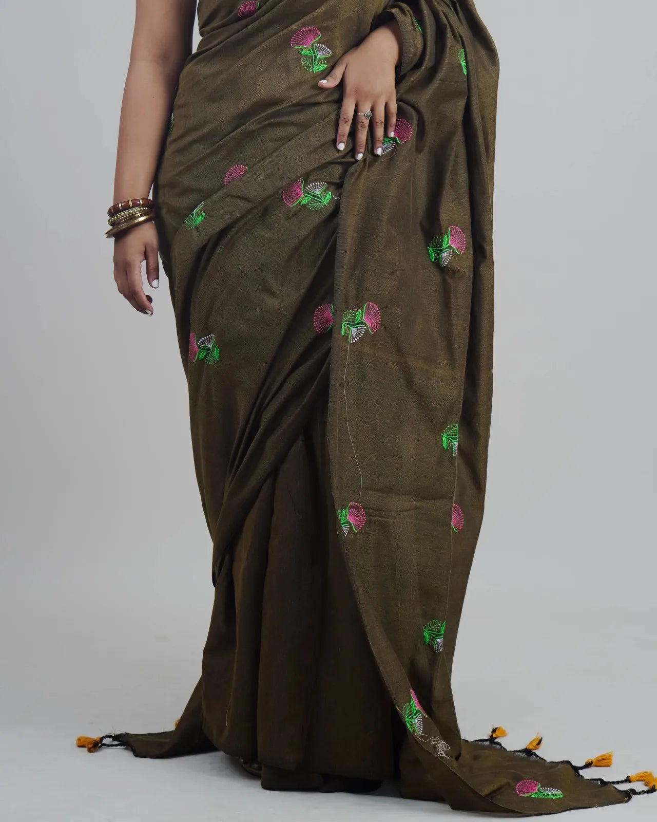 Bindu Mehandi Khadi Saree